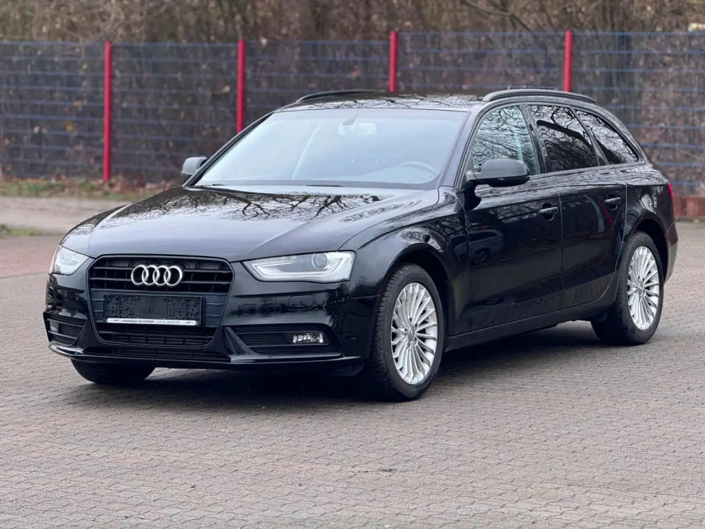 Audi A4 1.8 TFSI Avant *1 HAND *88 TKM *NAVI *XENON Schwarz - 1