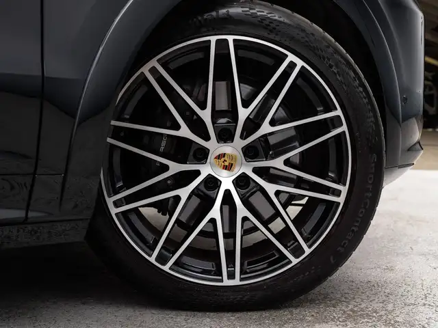 Porsche Cayenne view 4