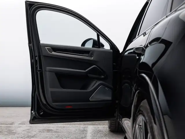 Porsche Cayenne view 14