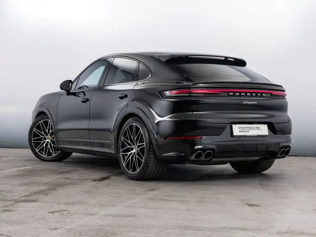 Porsche Cayenne view 3