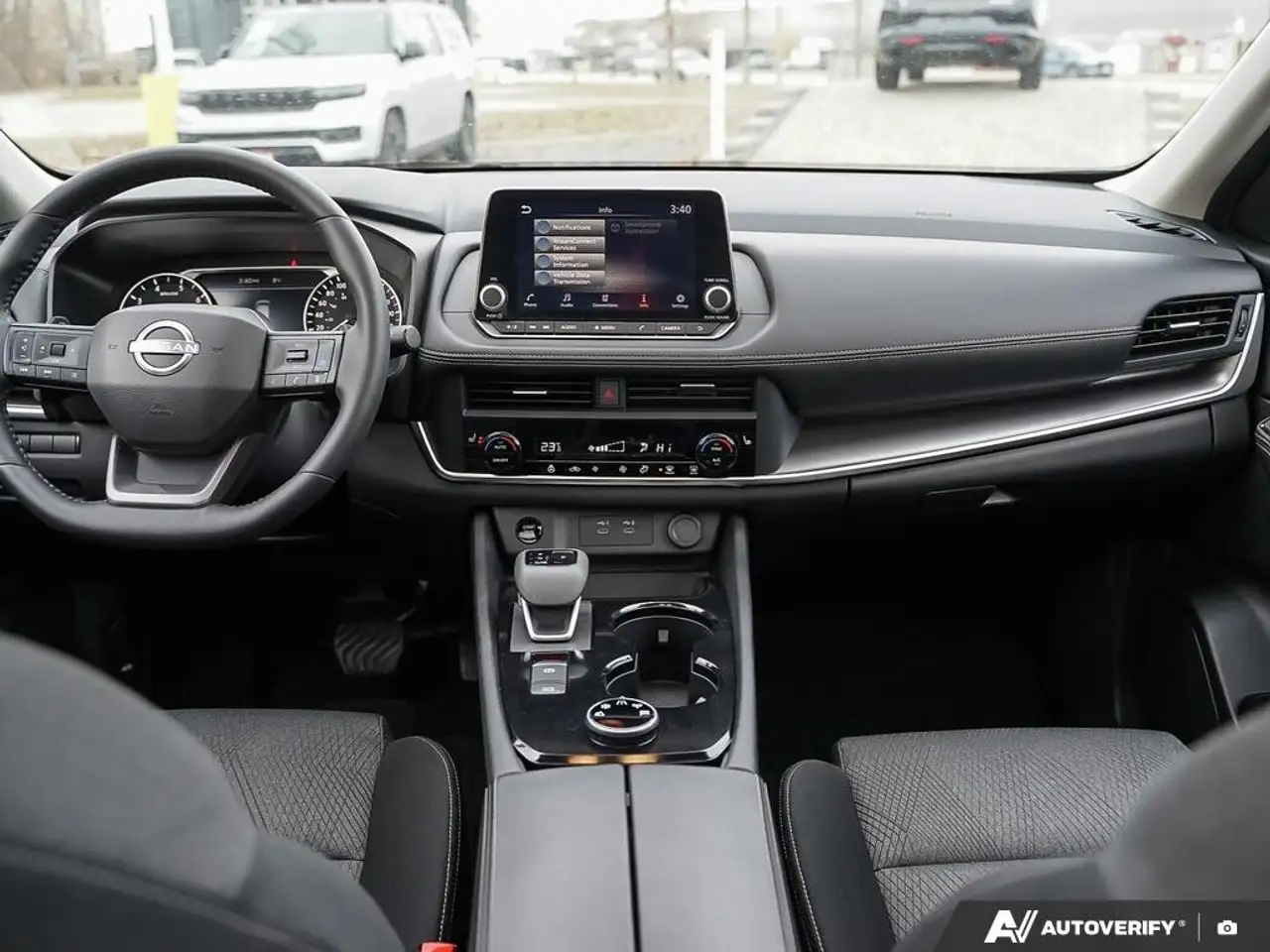 Nissan Rogue снимка Nissan Rogue