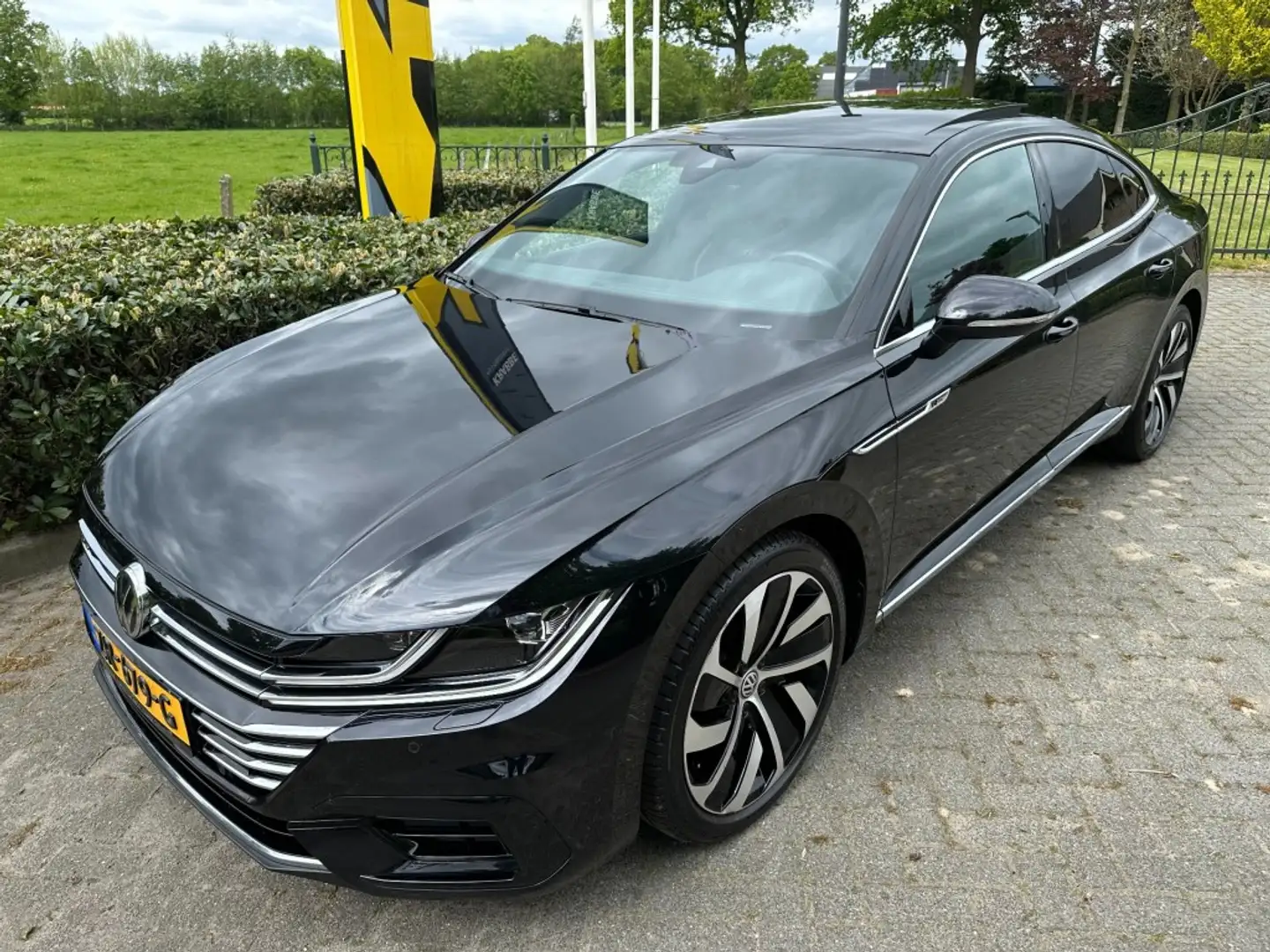 Volkswagen Arteon 1.5 TSI DSG7 Business R Pano / Keyless / Virtual Noir - 1