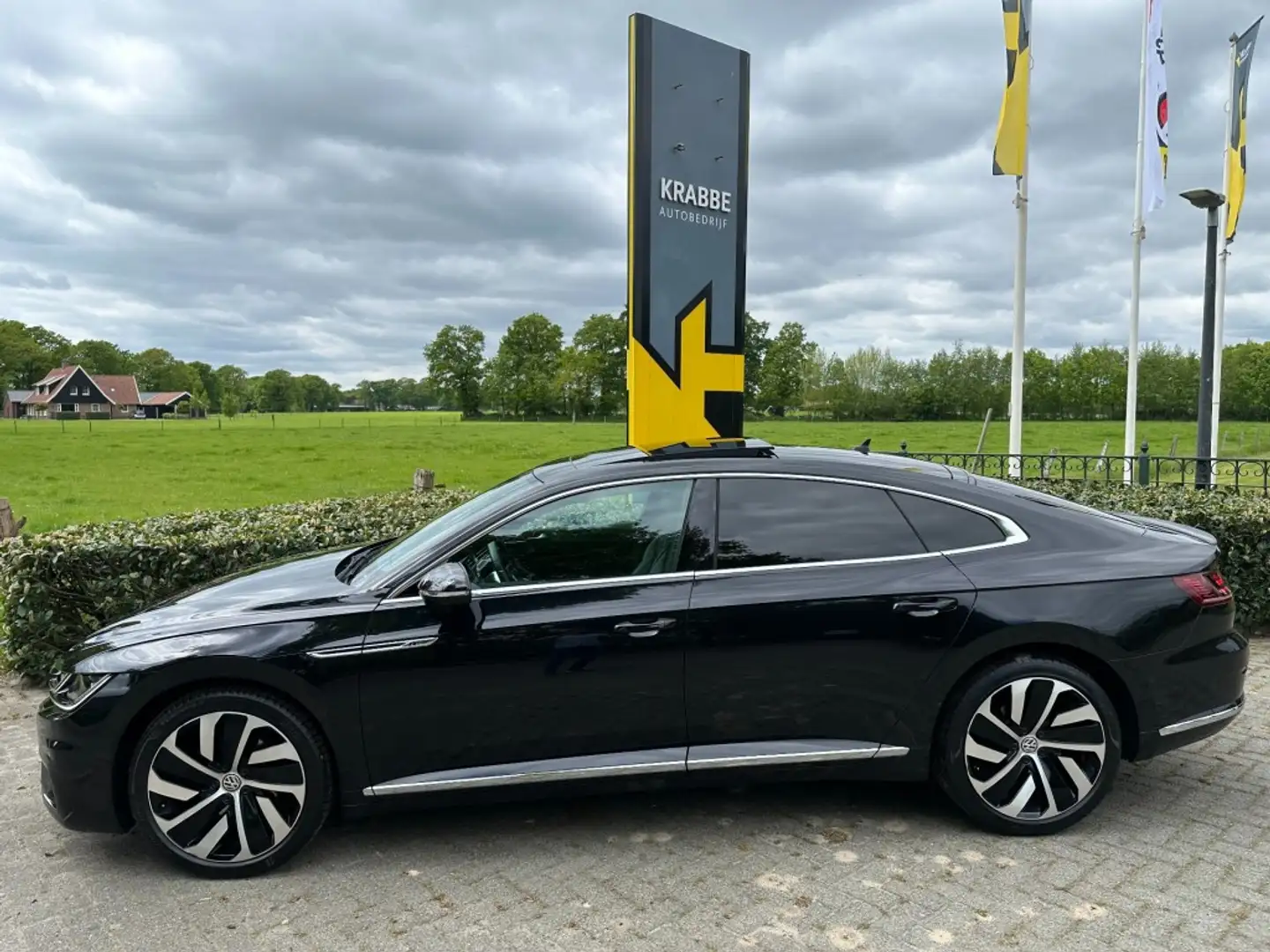Volkswagen Arteon 1.5 TSI DSG7 Business R Pano / Keyless / Virtual Noir - 2