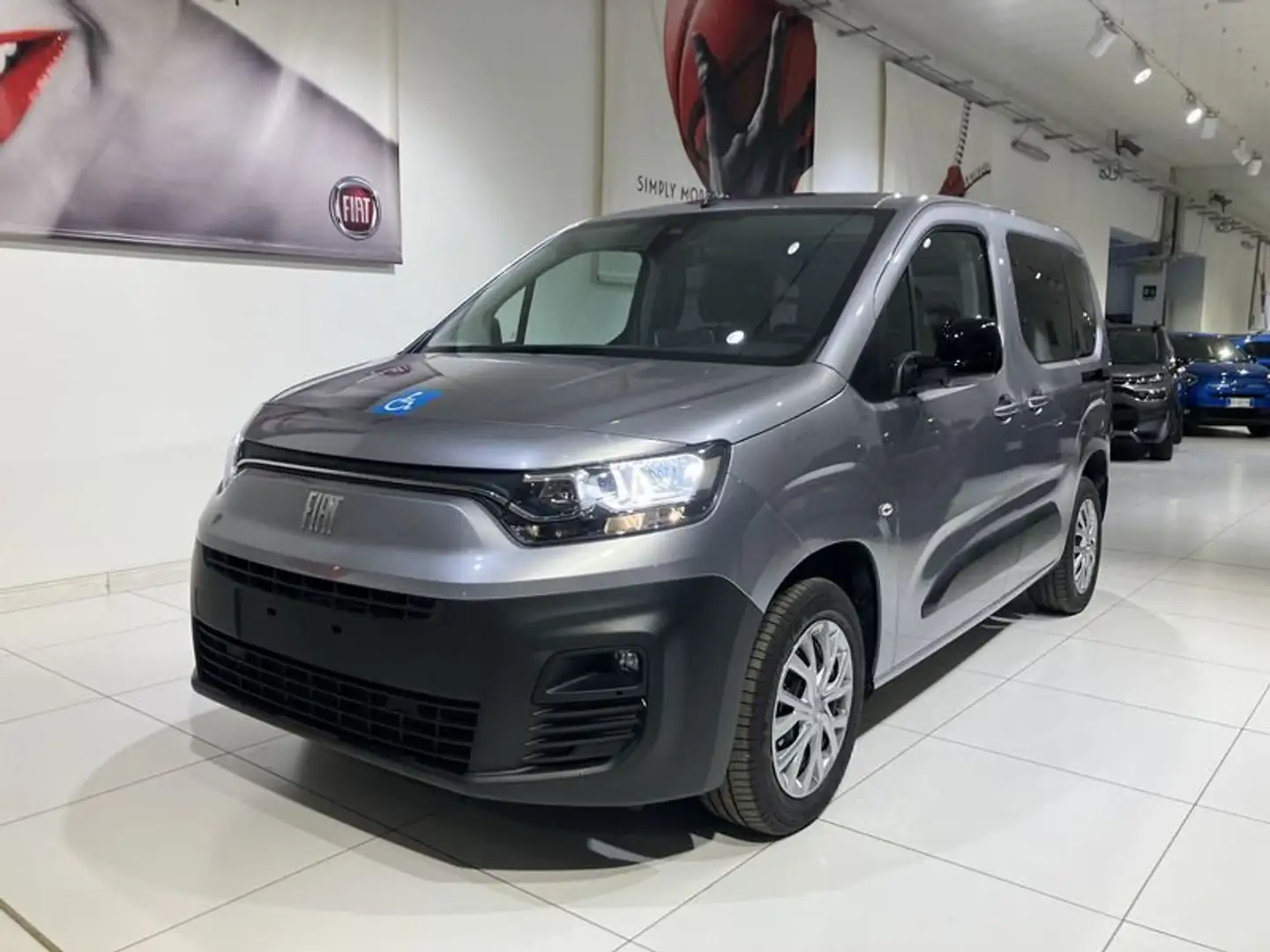 Fiat Doblo 1.5 BlueHdi 130 CV AT8 PC Trasporto Disabili Grigio - 1