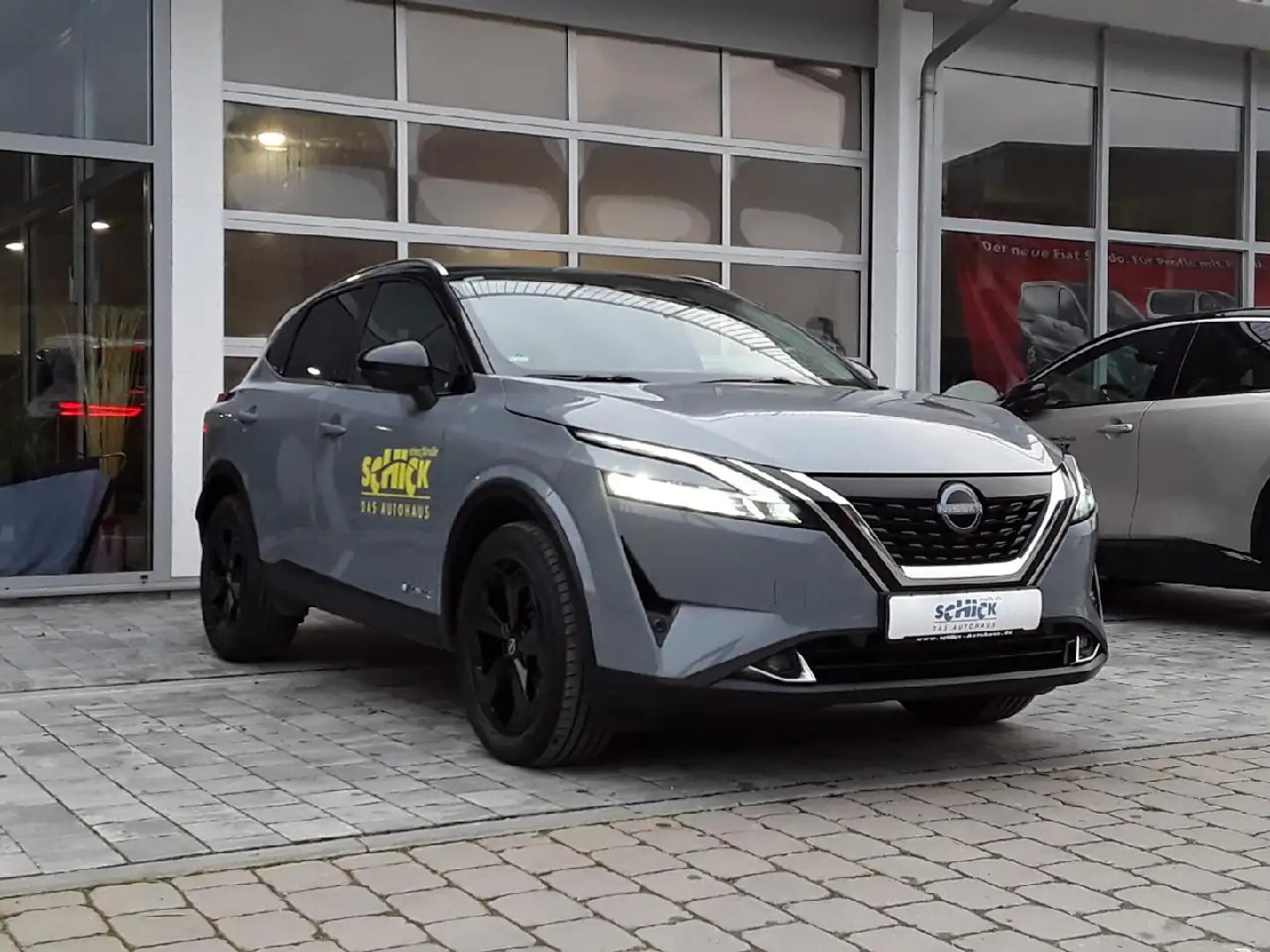 Nissan Qashqai Qashqai Black Editon 1.5 VC-T e-Power 4x2 Grau - 2