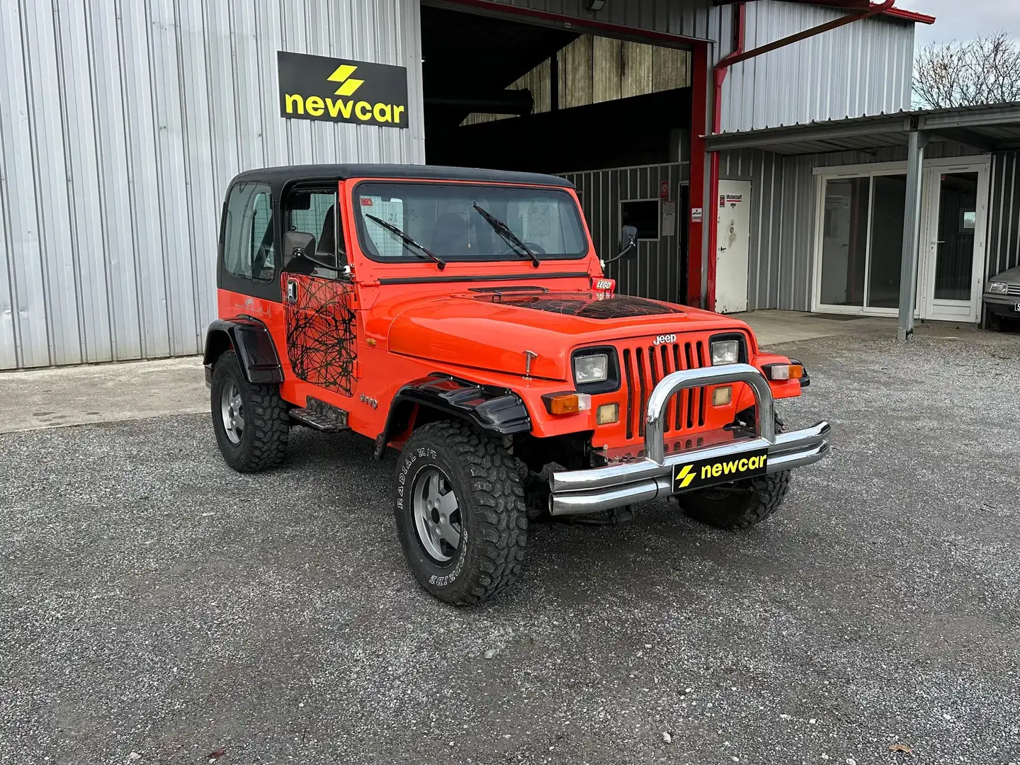 Jeep Wrangler Sahara Orange - 1