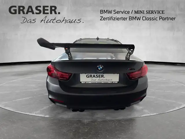 BMW M4 view 3
