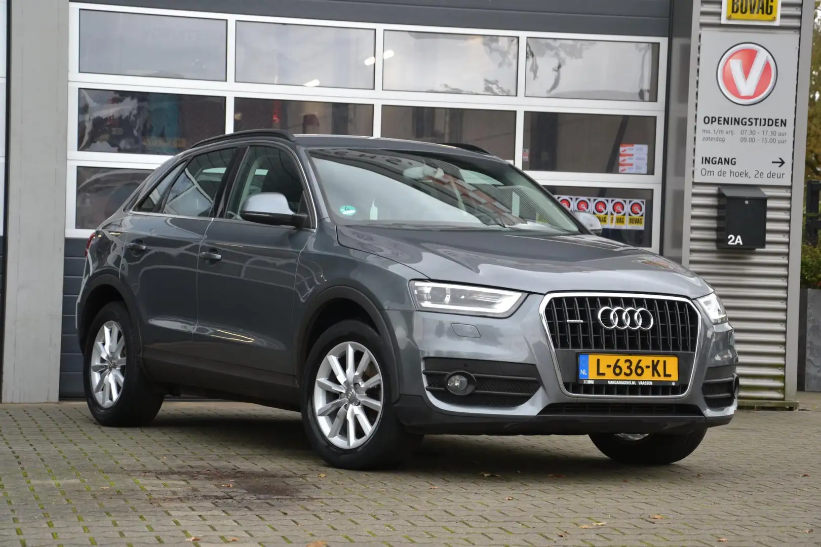 Audi Q3 2.0 TFSI quattro S Edition BOVAG, AUTOMAAT, NAVI, Grijs - 2
