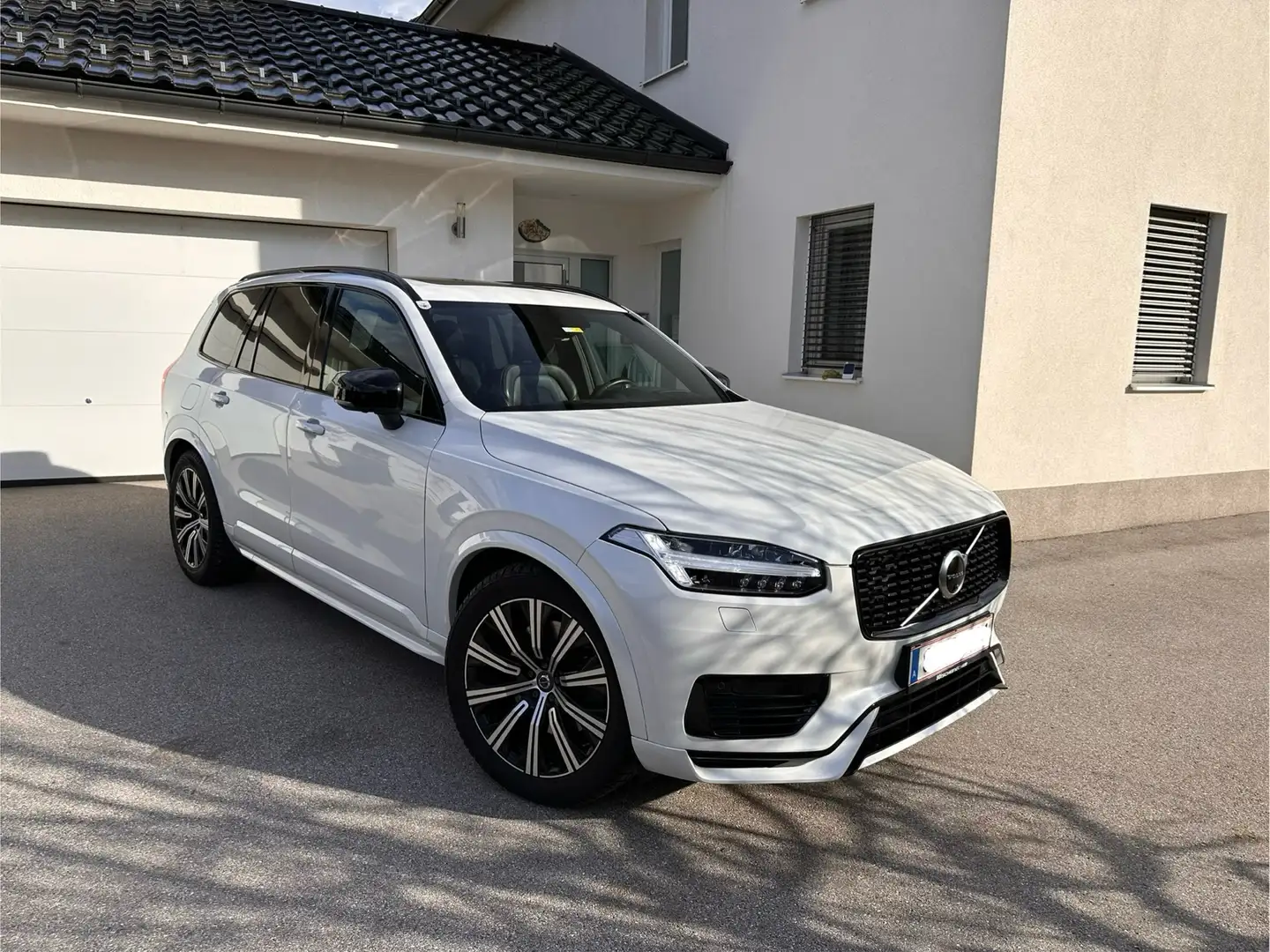 Volvo XC90 T8 AWD Recharge PHEV R Design Geartronic Weiß - 1