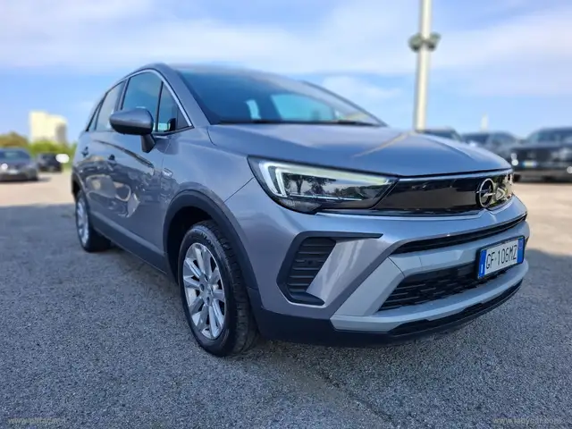 Opel Crossland X view 3