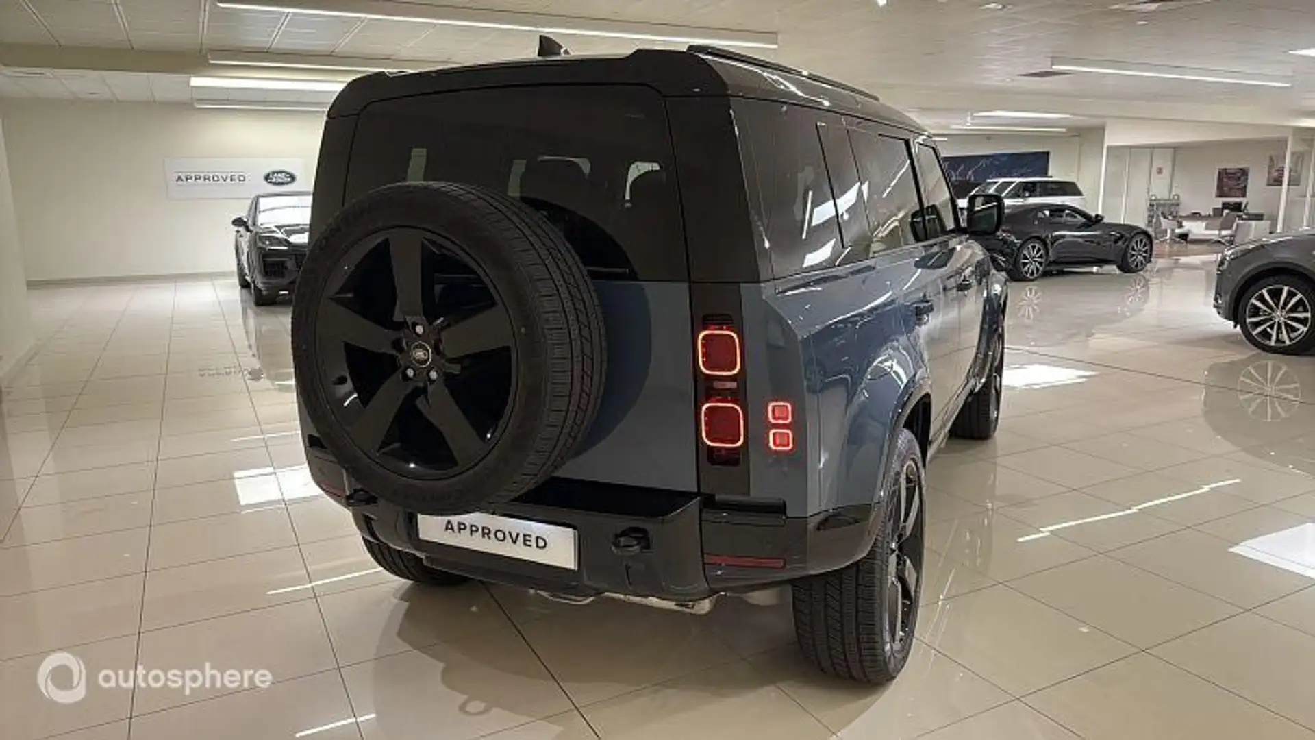 Land Rover Defender 110 2.0 P300e X-Dynamic HSE - 2