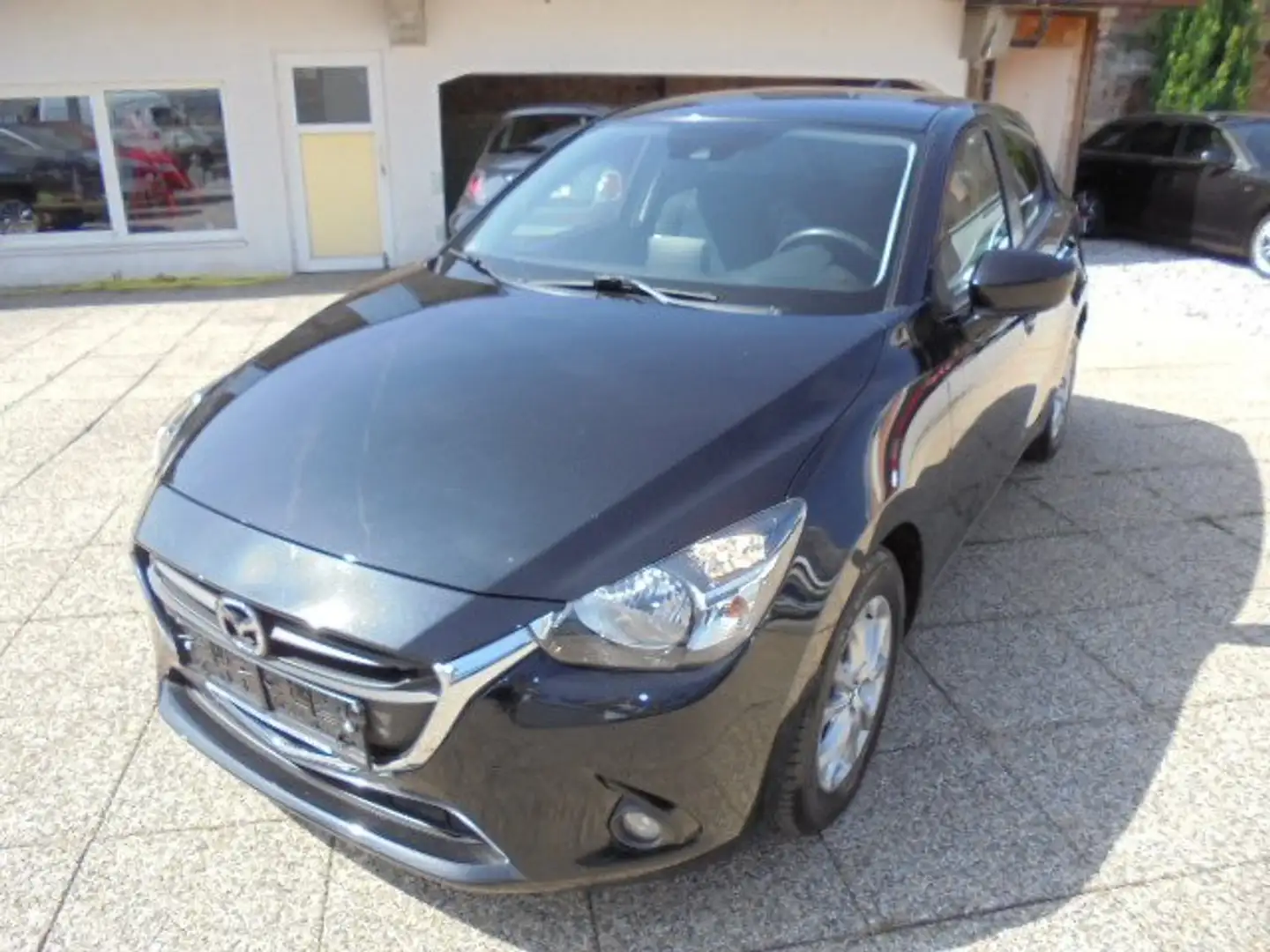 Mazda 2 G75 Attraction Schwarz - 1