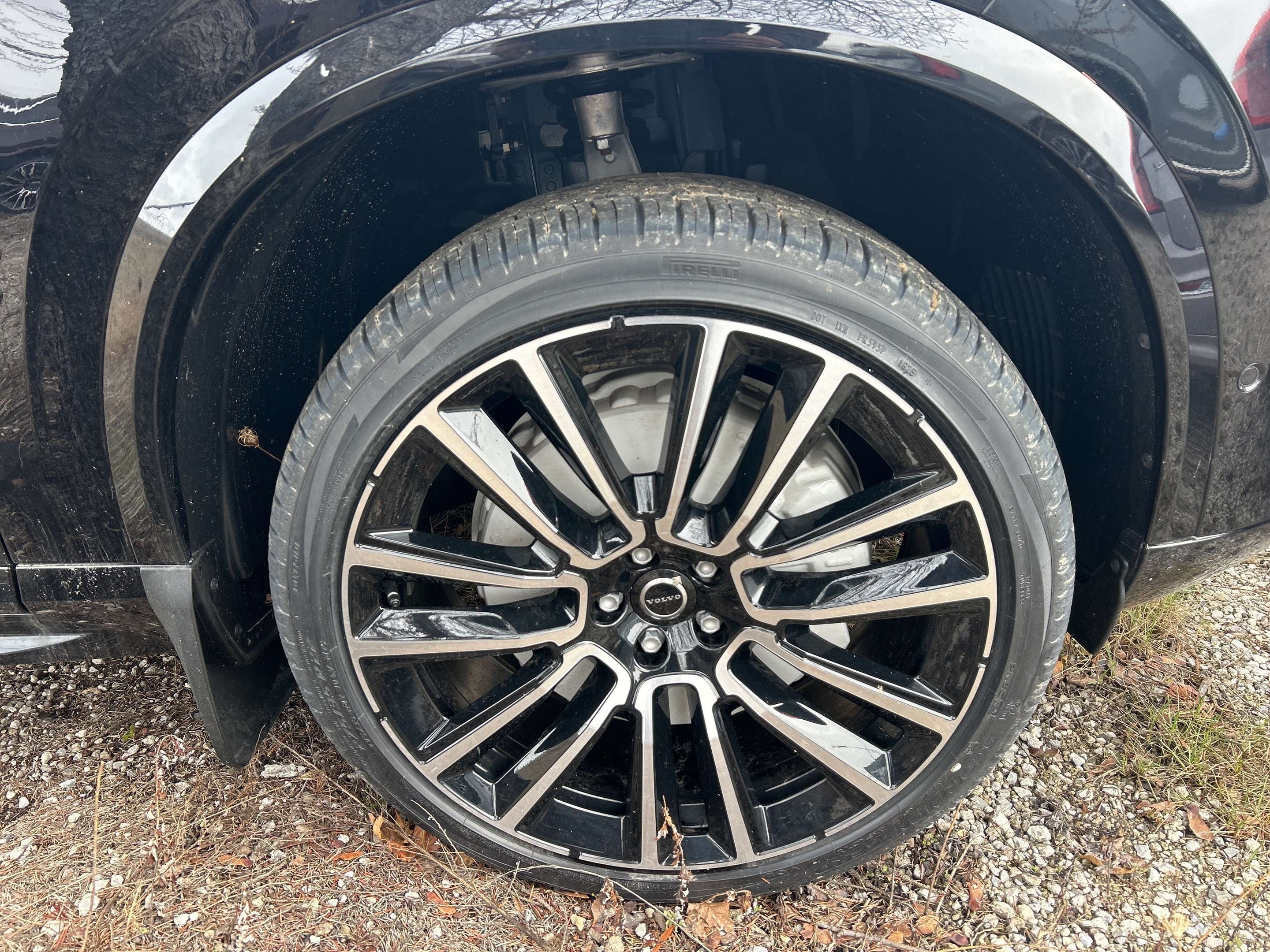 2026 Volvo XC90 B6 AWD Ultra Bright Theme 6-Seater alt 4