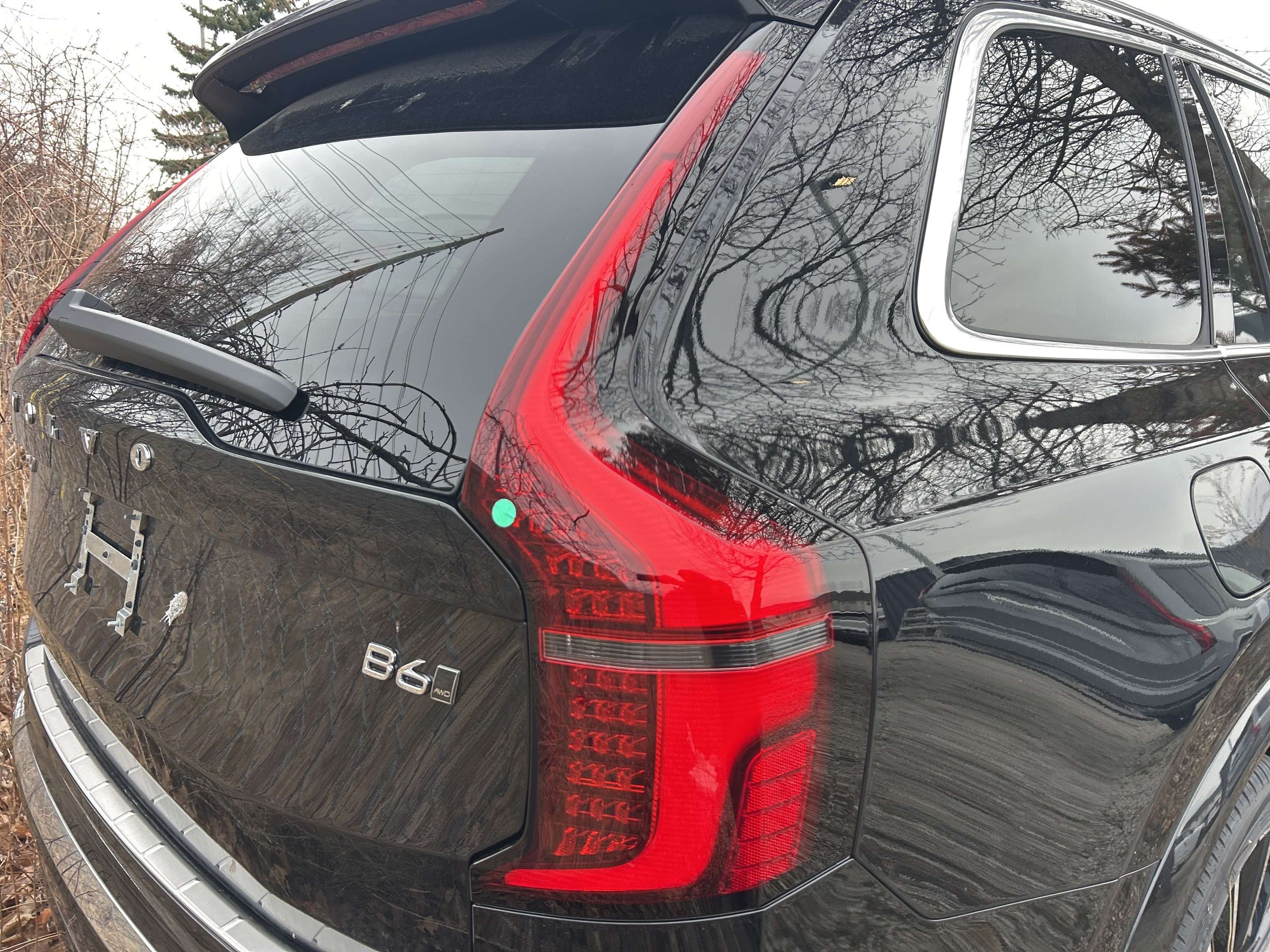 2026 Volvo XC90 B6 AWD Ultra Bright Theme 6-Seater alt 3