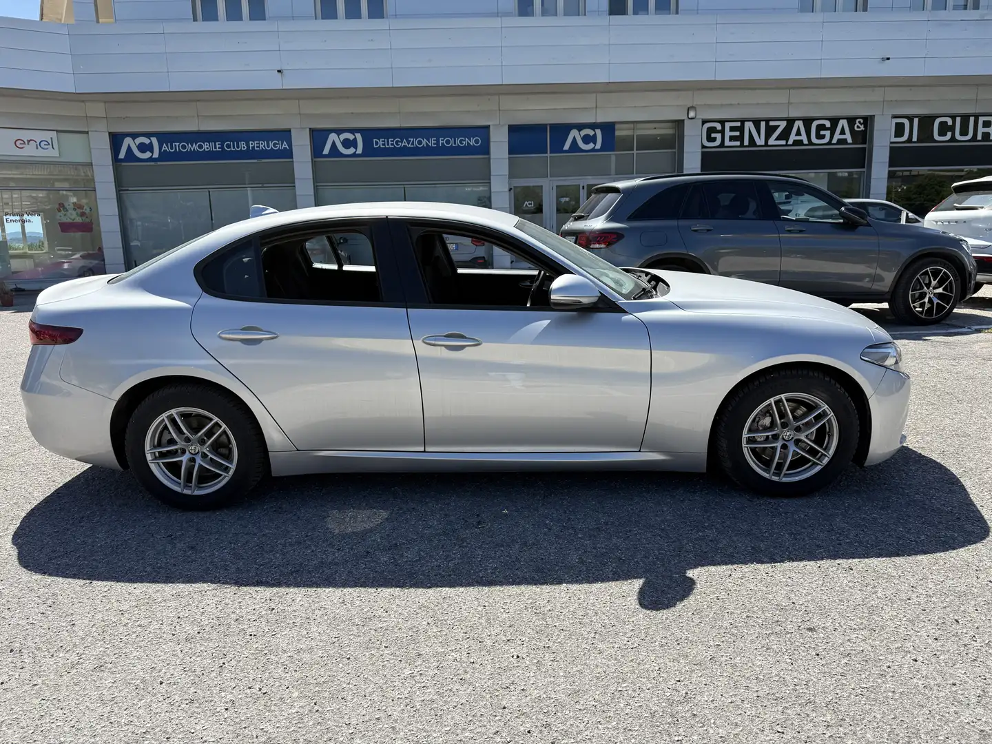 Alfa Romeo Giulia Giulia 2.2 t Business 160cv auto my19 Stříbrná - 2