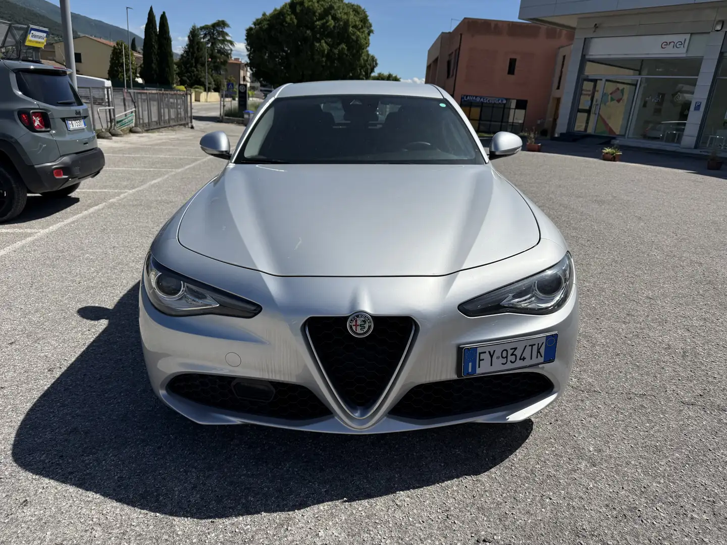 Alfa Romeo Giulia Giulia 2.2 t Business 160cv auto my19 Stříbrná - 1