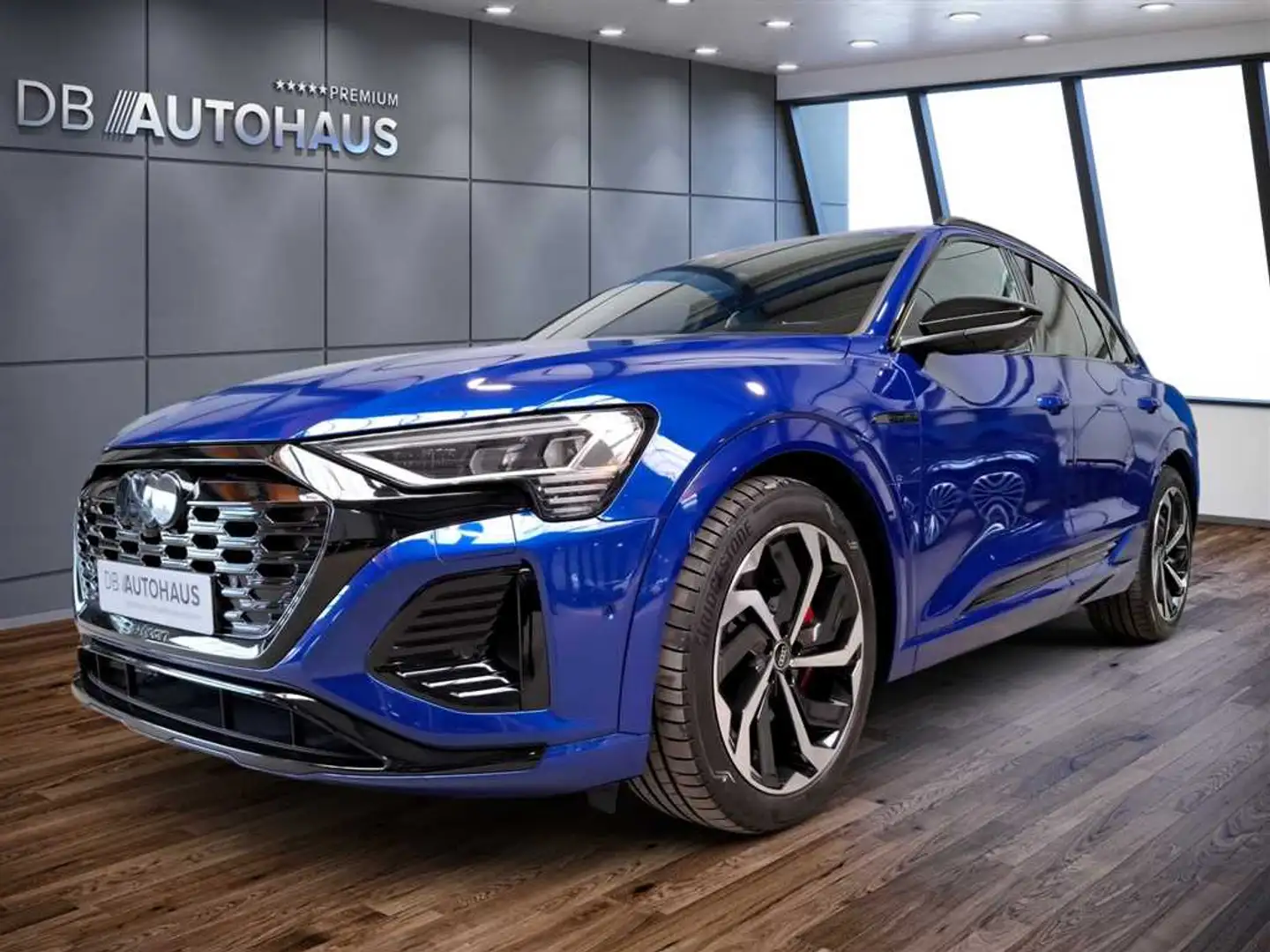 Audi Q8 BEV 50 S line quattro Automatik Blauw - 1