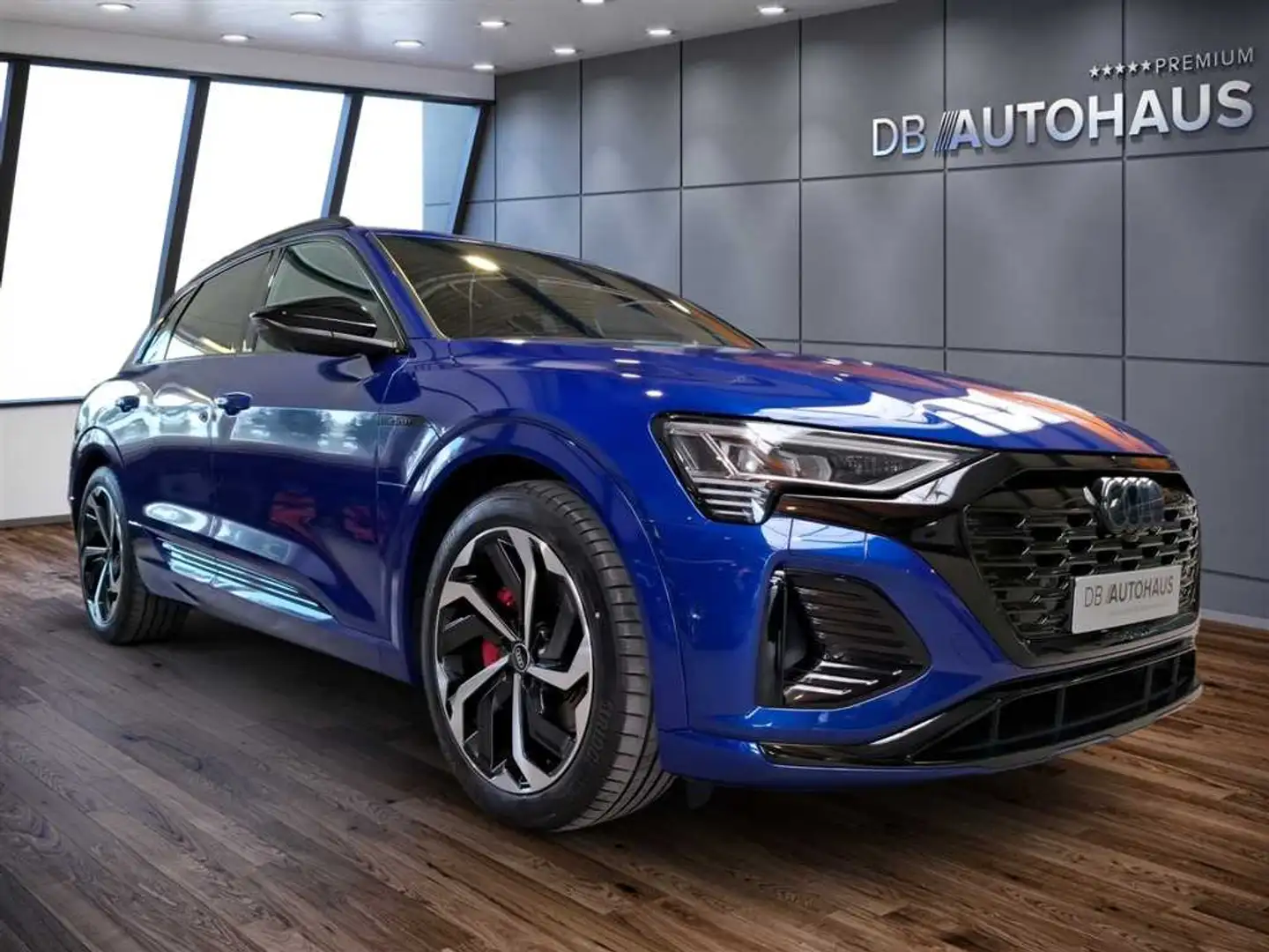 Audi Q8 BEV 50 S line quattro Automatik Blauw - 2