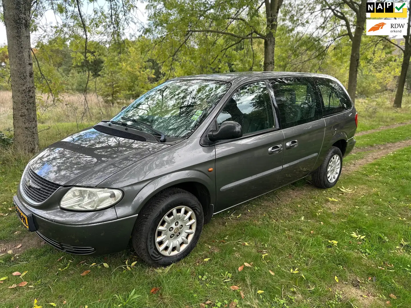 Chrysler Grand Voyager 3.3i V6 SE Luxe apk 03-06-2026 Gris - 1