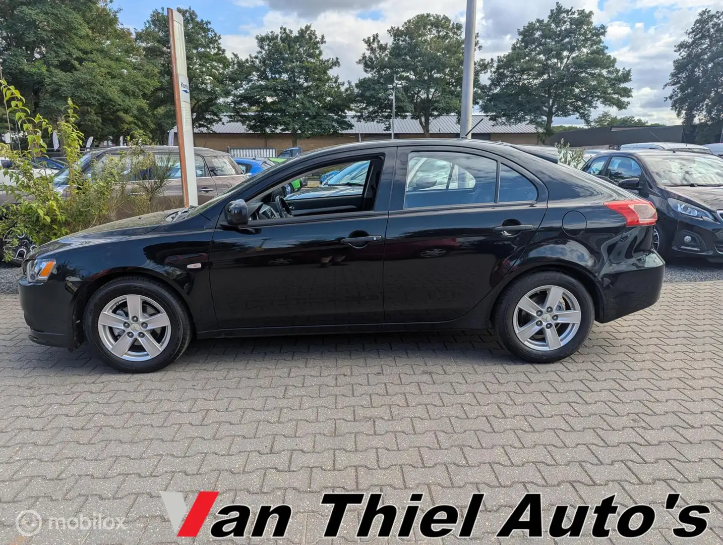 Mitsubishi Lancer Sportback 1.6 Limited Edition Schwarz - 2