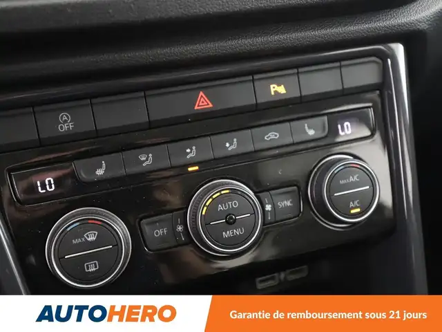 Volkswagen T-Roc view 25