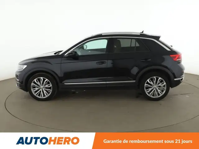 Volkswagen T-Roc view 3