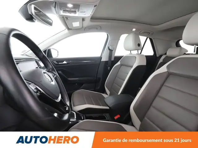 Volkswagen T-Roc view 10