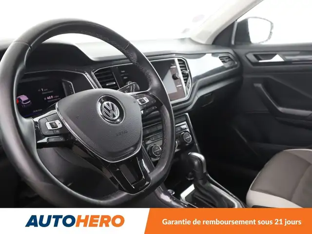 Volkswagen T-Roc view 11