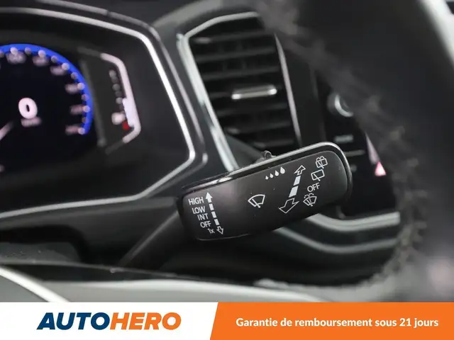 Volkswagen T-Roc view 27