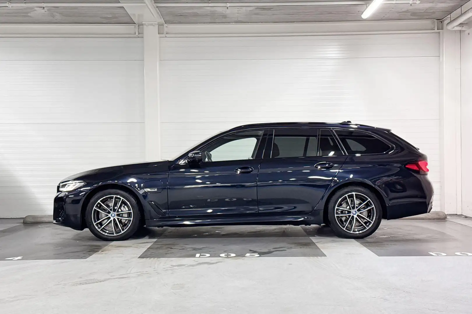 BMW 530 5 Serie Touring 530e xDrive Business Edition Plus Zwart - 2