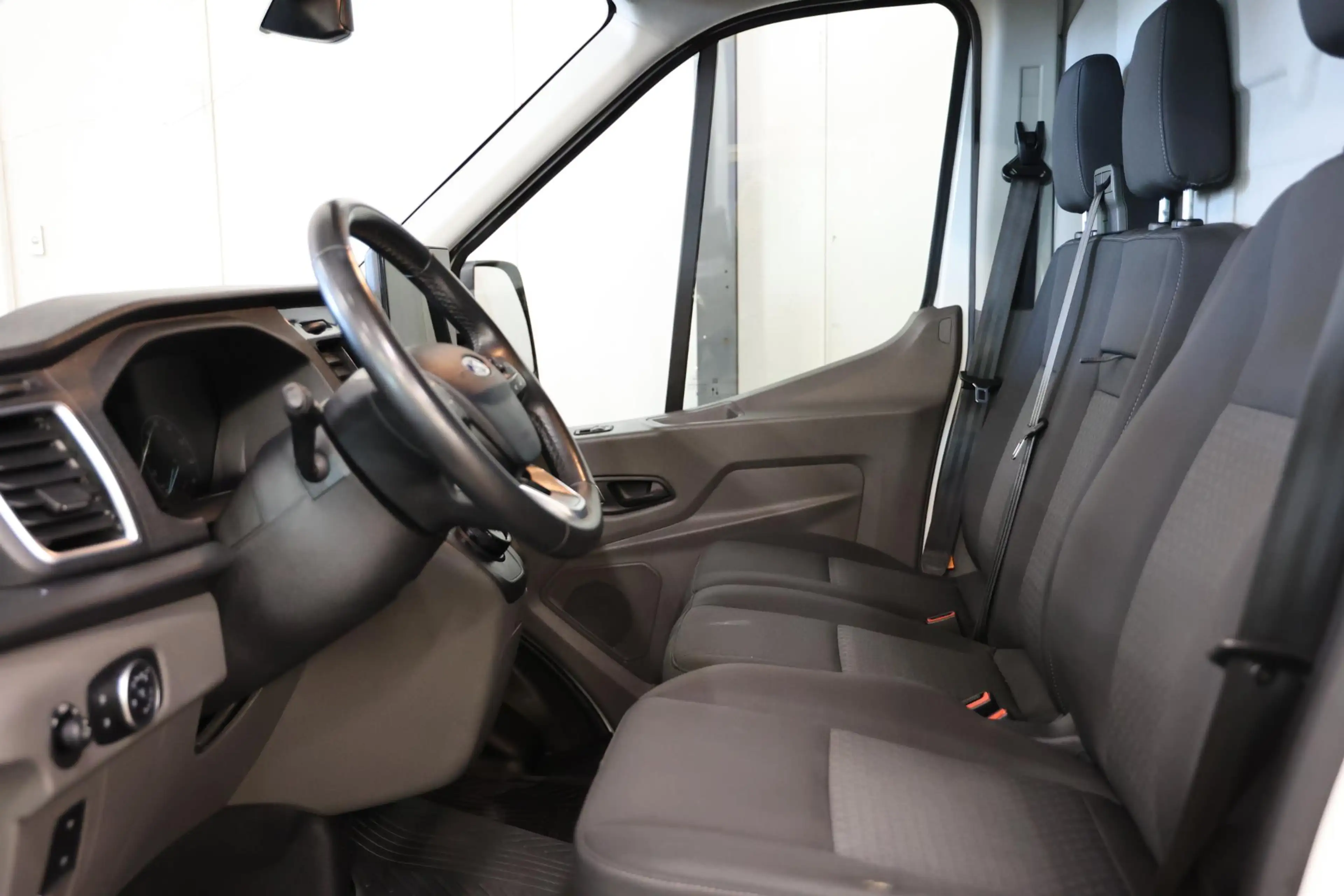 Ford E-Transit 350 L4H3 Trend 68 kWh — photo 13
