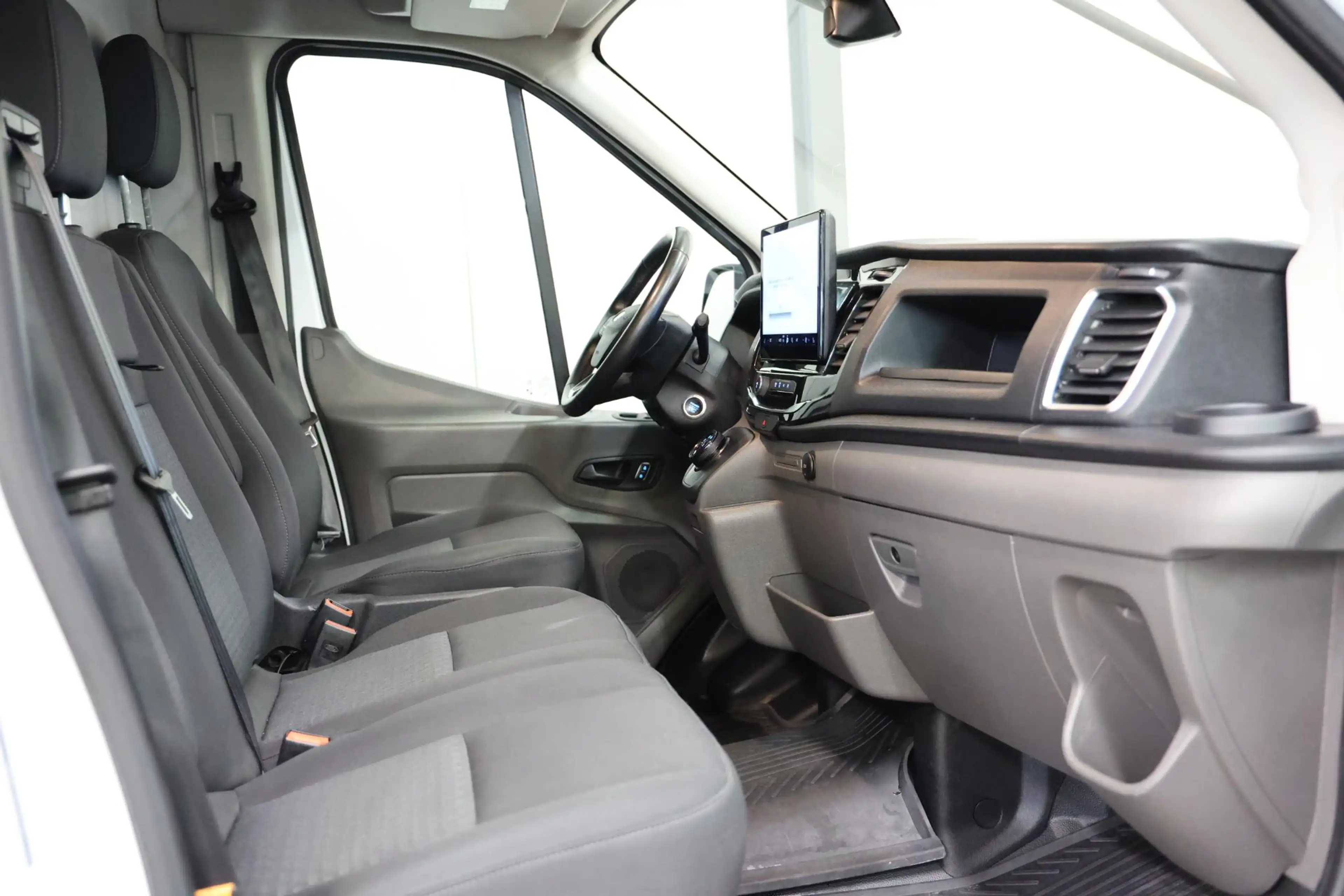 Ford E-Transit 350 L4H3 Trend 68 kWh — photo 11
