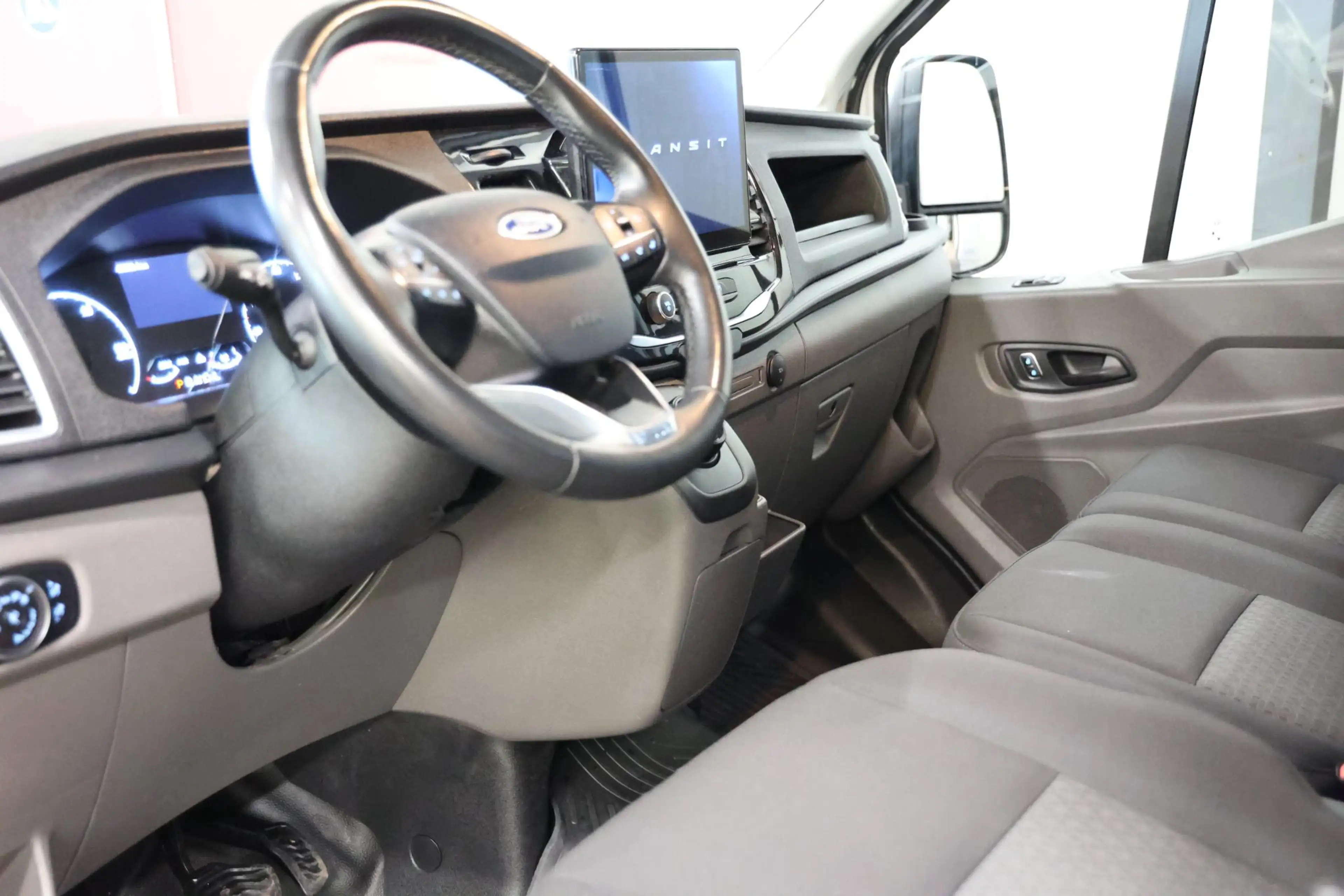 Ford E-Transit 350 L4H3 Trend 68 kWh — photo 6