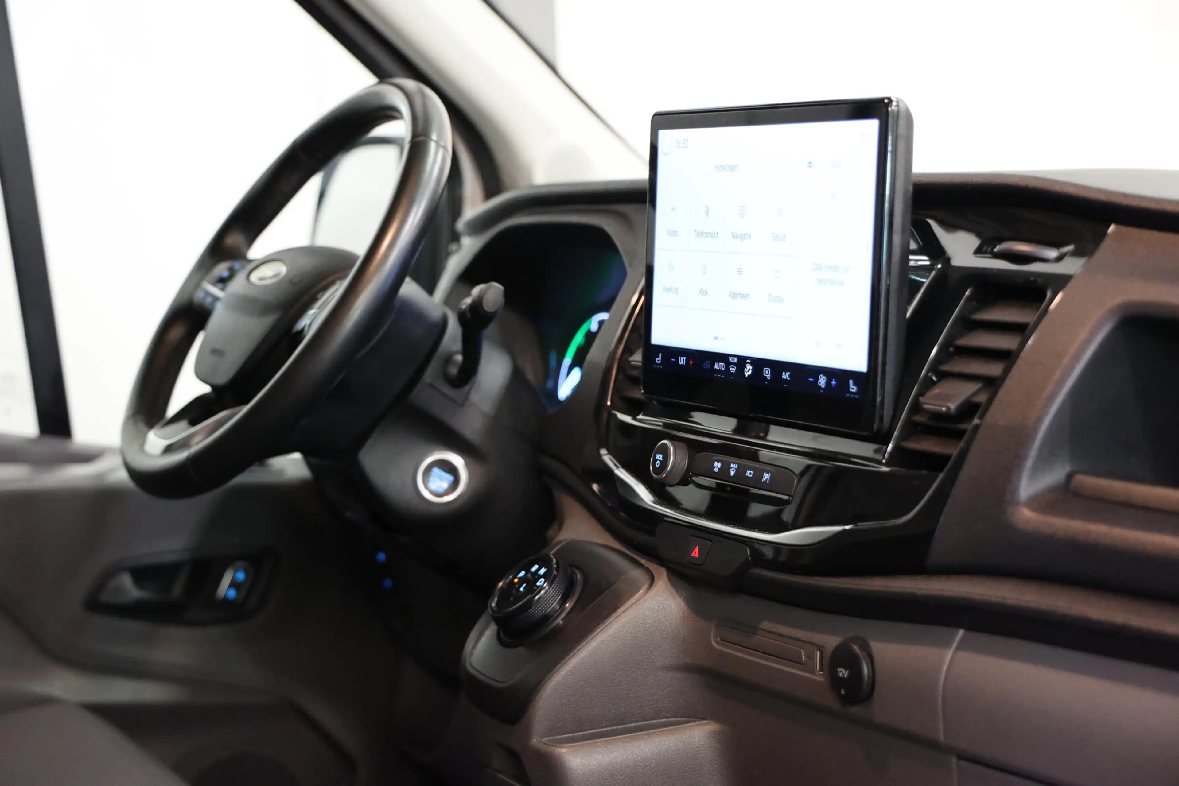Ford E-Transit 350 L4H3 Trend 68 kWh — photo 9