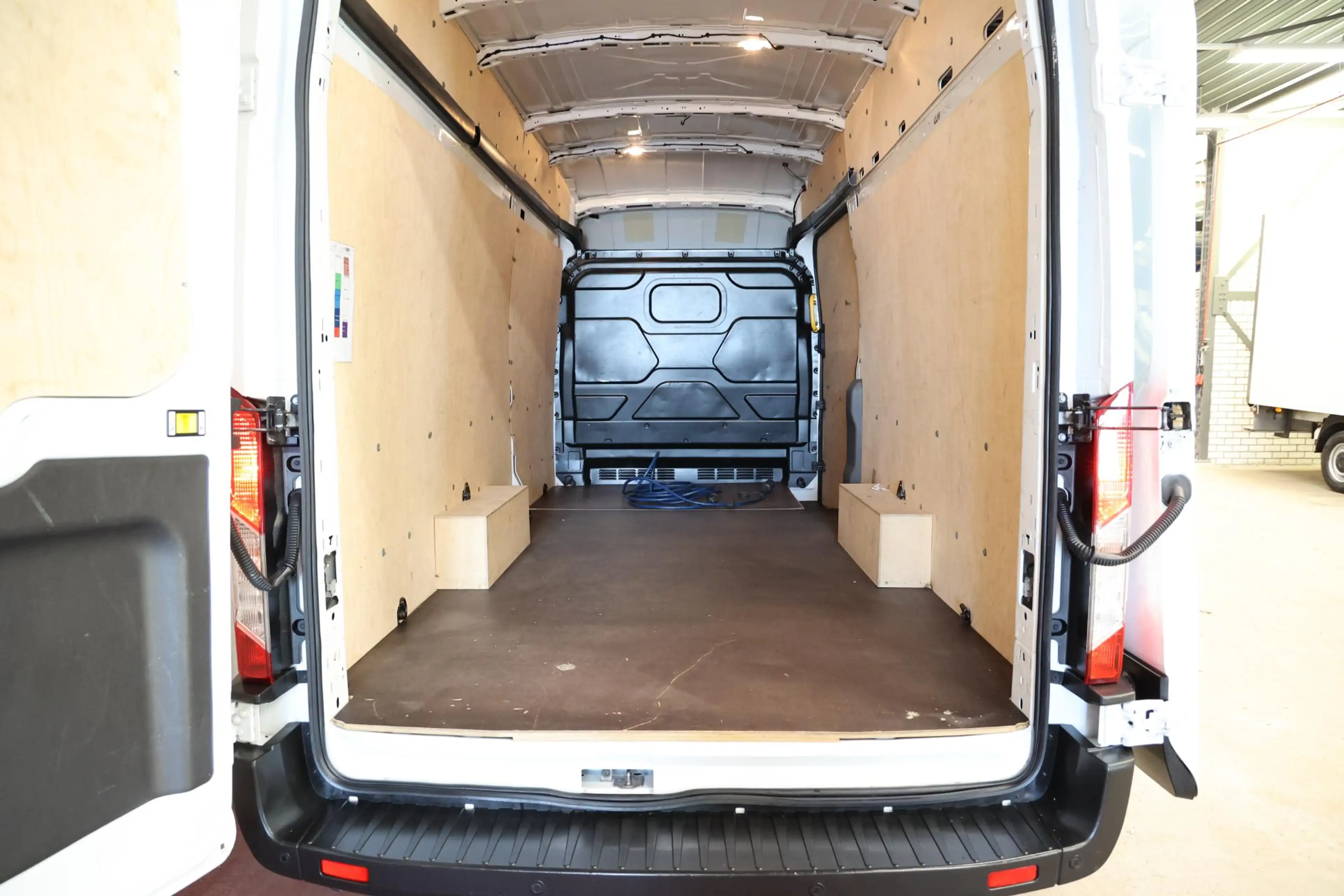 Ford E-Transit 350 L4H3 Trend 68 kWh — photo 5