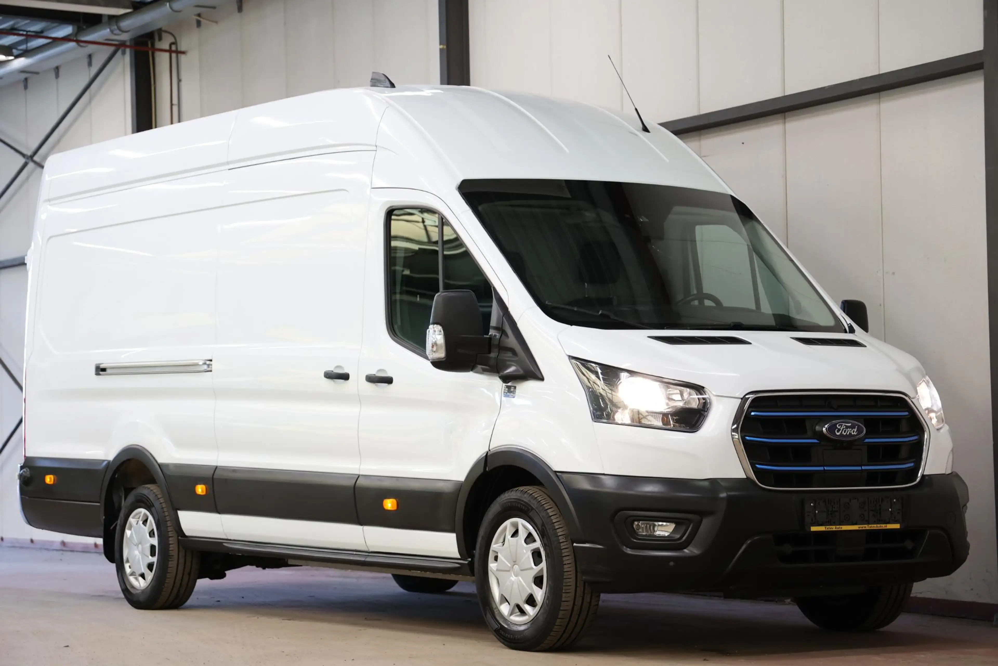 Ford E-Transit 350 L4H3 Trend 68 kWh — photo 4