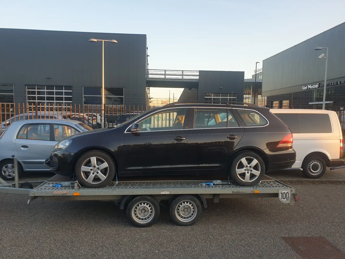 Volkswagen Golf Variant 1.6 TDI DPF 4Motion Trendline Export Schwarz - 2