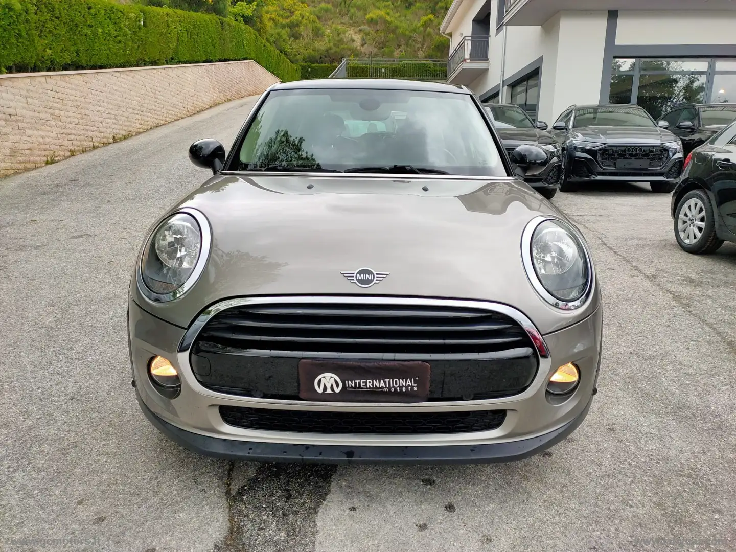 MINI Cooper Cooper D Business 5 porte AUTO Grigio - 2