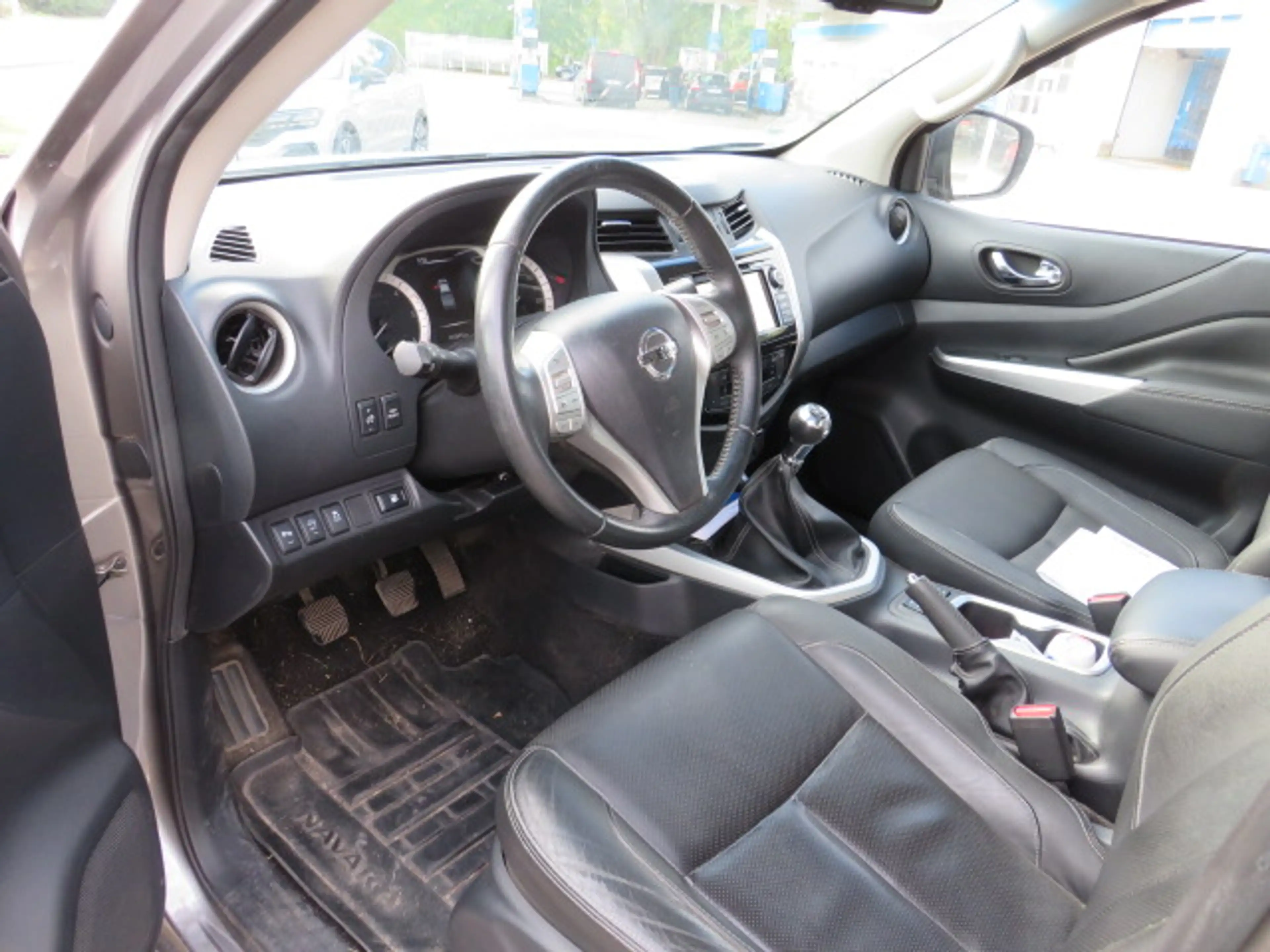 Nissan NP300 Tekna Double Cab 4x4 — photo 9