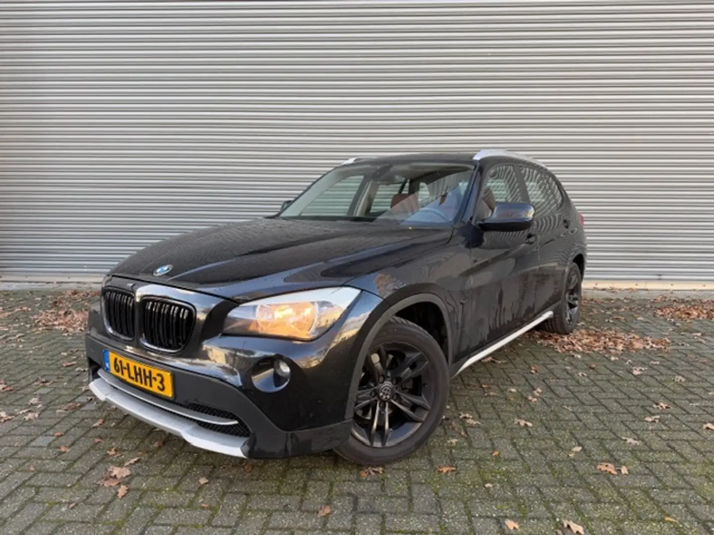 BMW X1 sDrive18i Exec./Pano/Elek. voortstoelen/Trekhaak Noir - 1