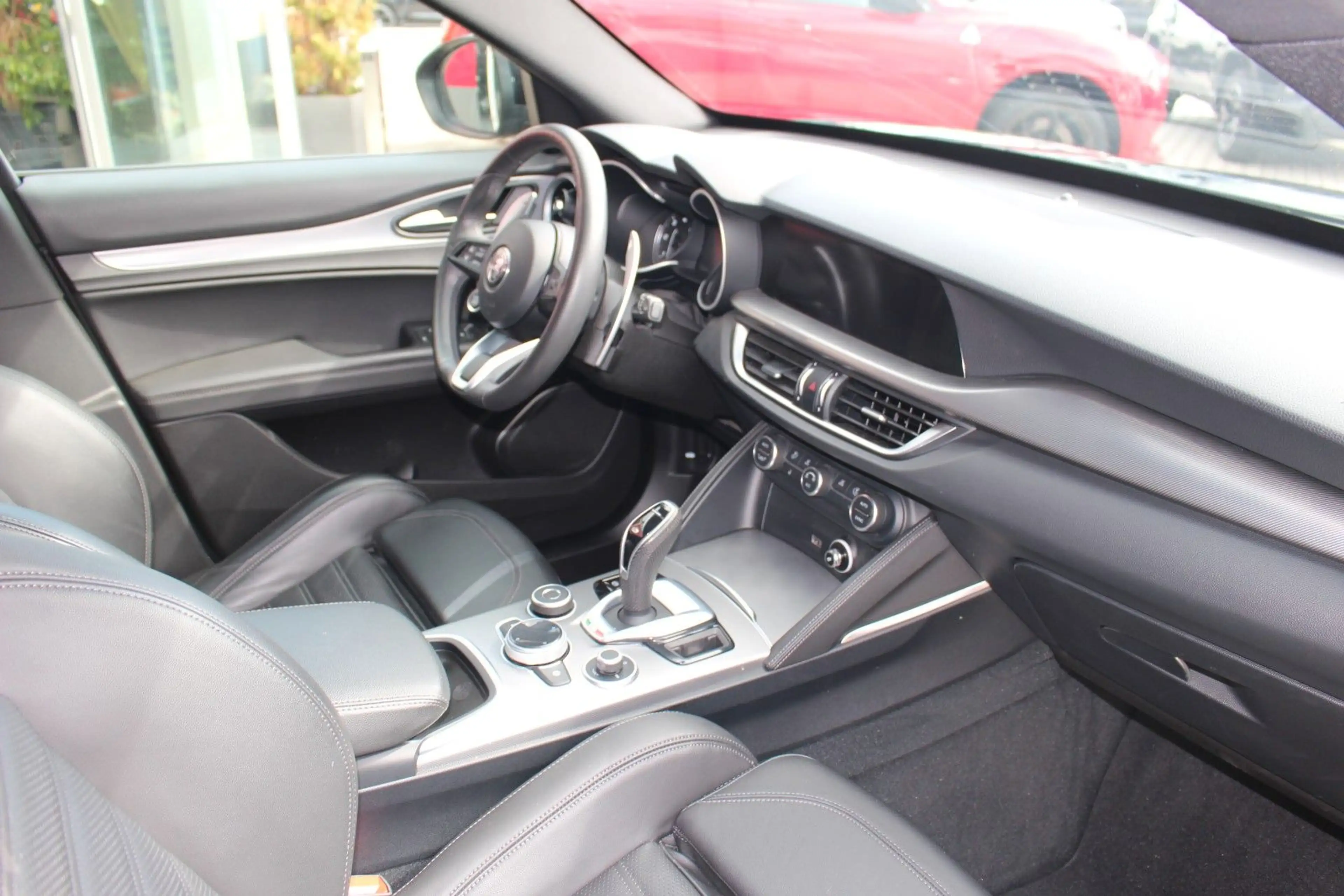 Alfa Romeo Stelvio Veloce Q4 Panorama-Dach — photo 5