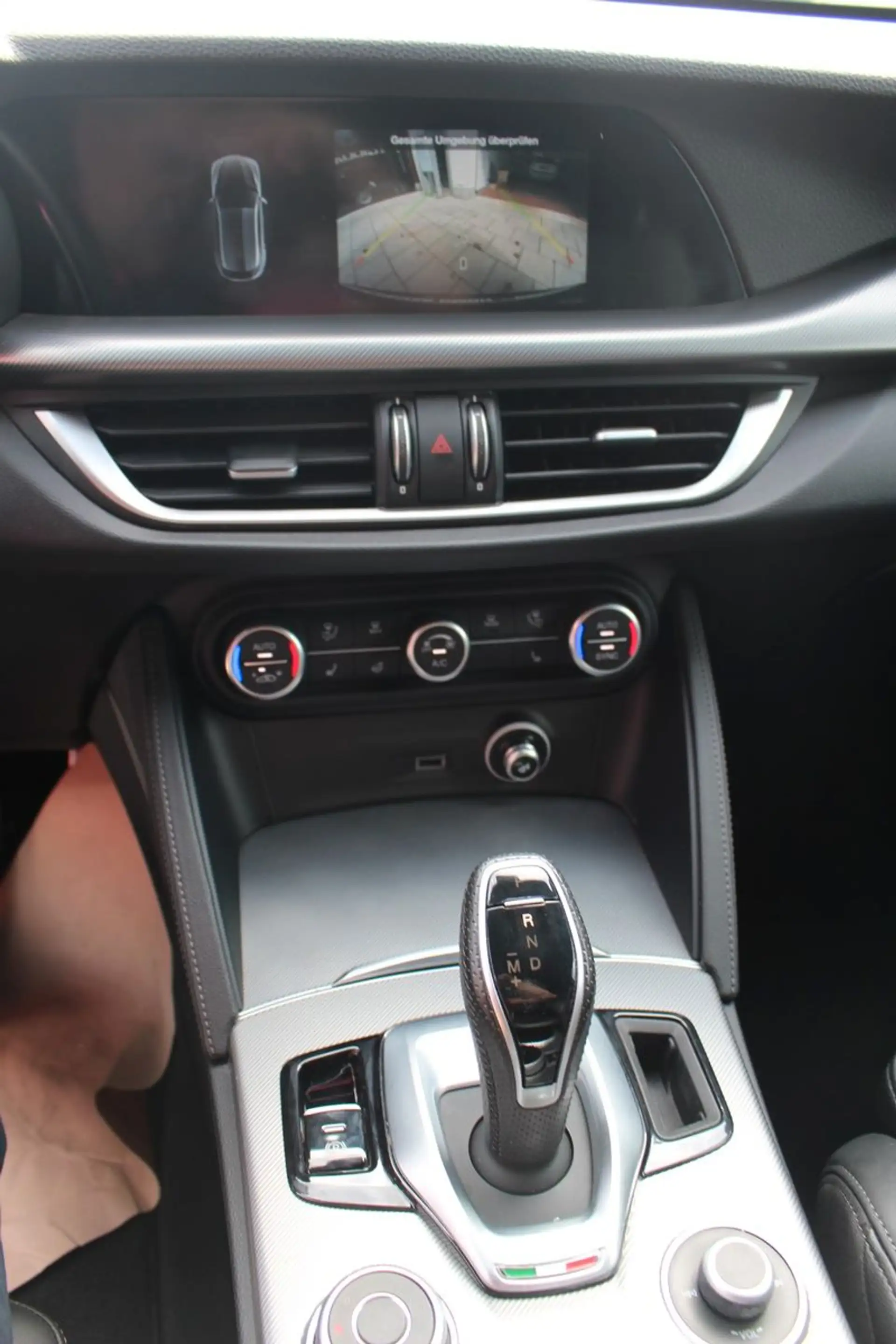 Alfa Romeo Stelvio Veloce Q4 Panorama-Dach — photo 10