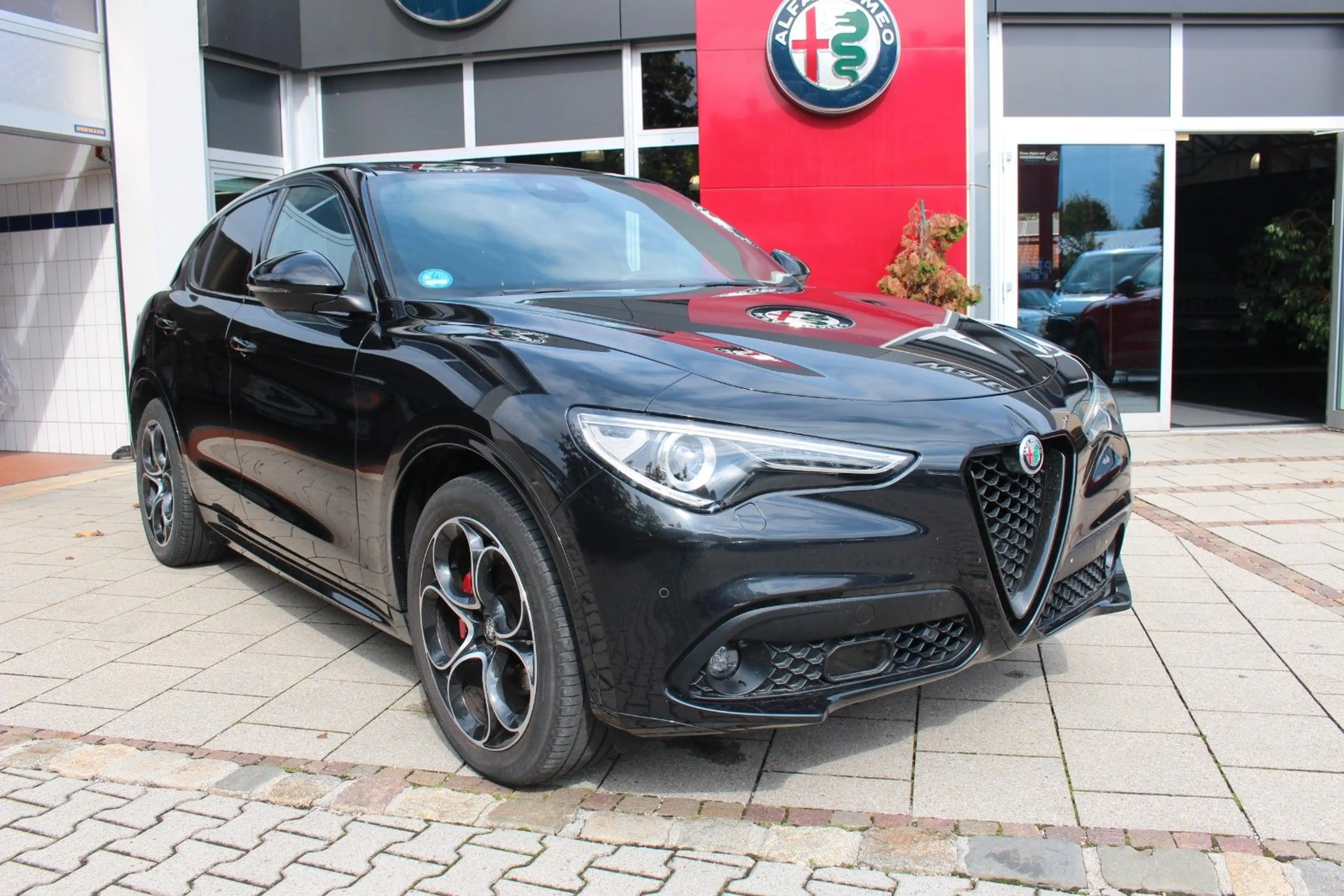 Alfa Romeo Stelvio Veloce Q4 Panorama-Dach — photo 3