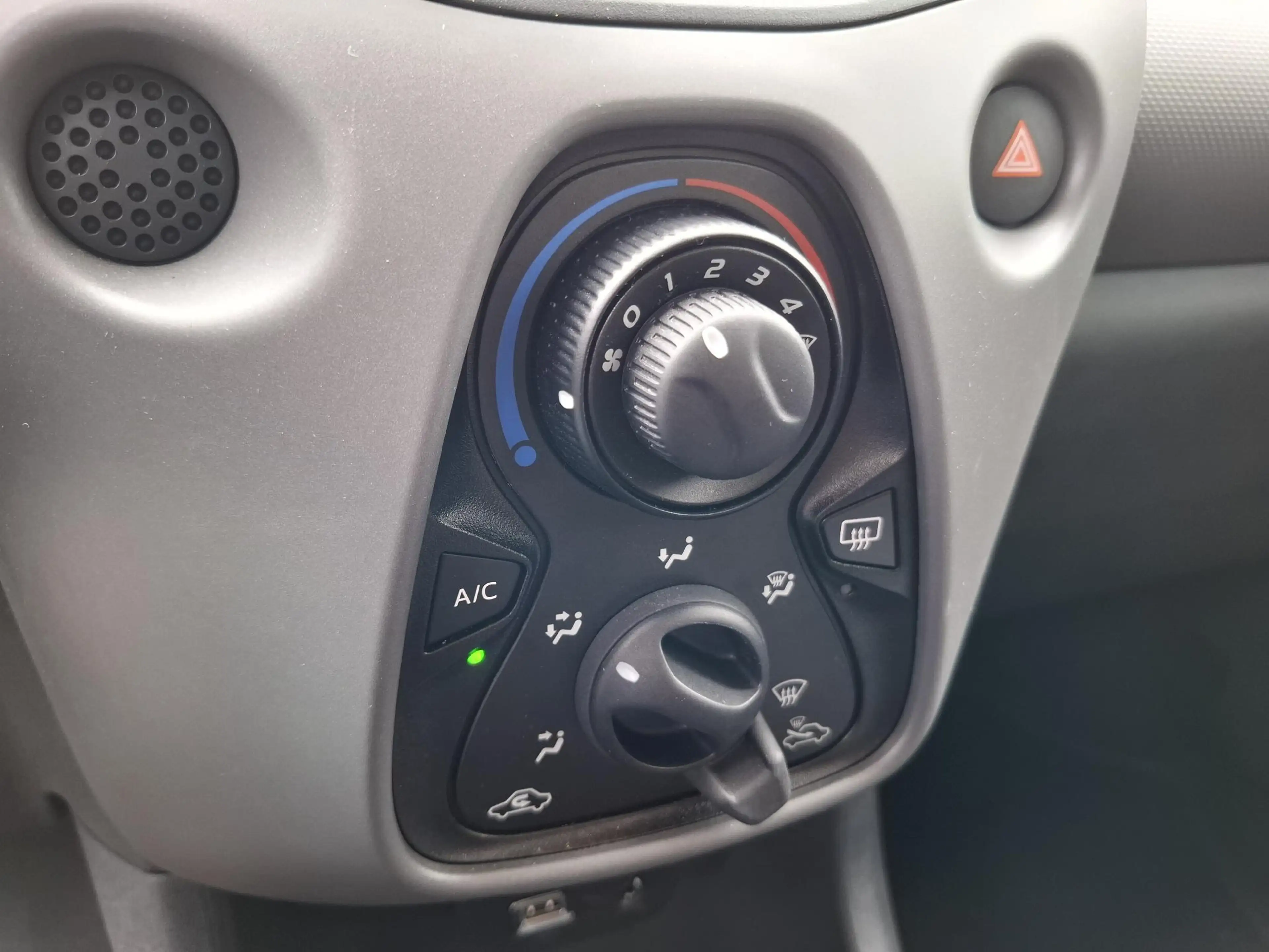 Peugeot 108 1.0 e-VTi 72 Active 5-drs Airco/Bluetooth — photo 12
