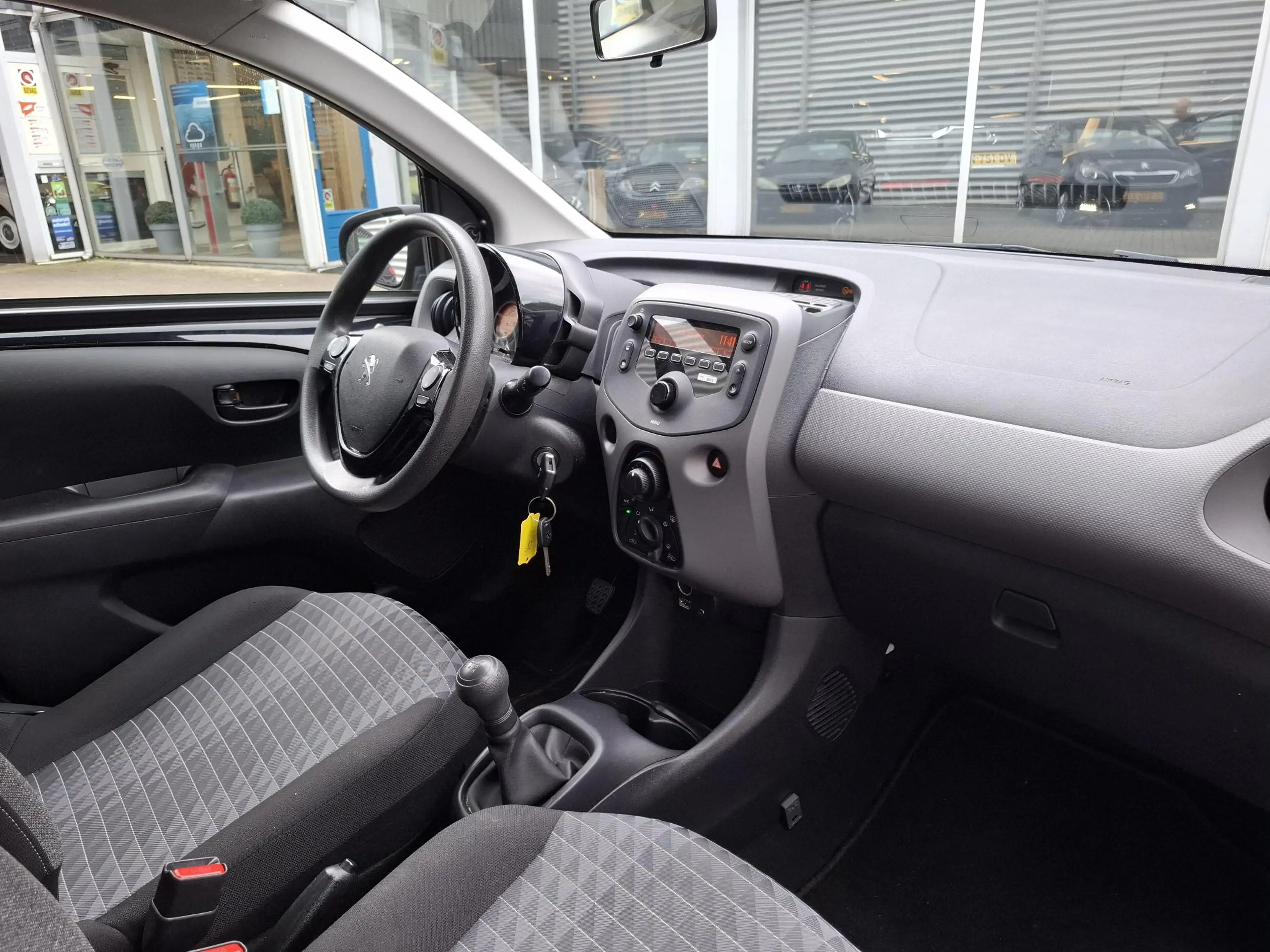 Peugeot 108 1.0 e-VTi 72 Active 5-drs Airco/Bluetooth — photo 6
