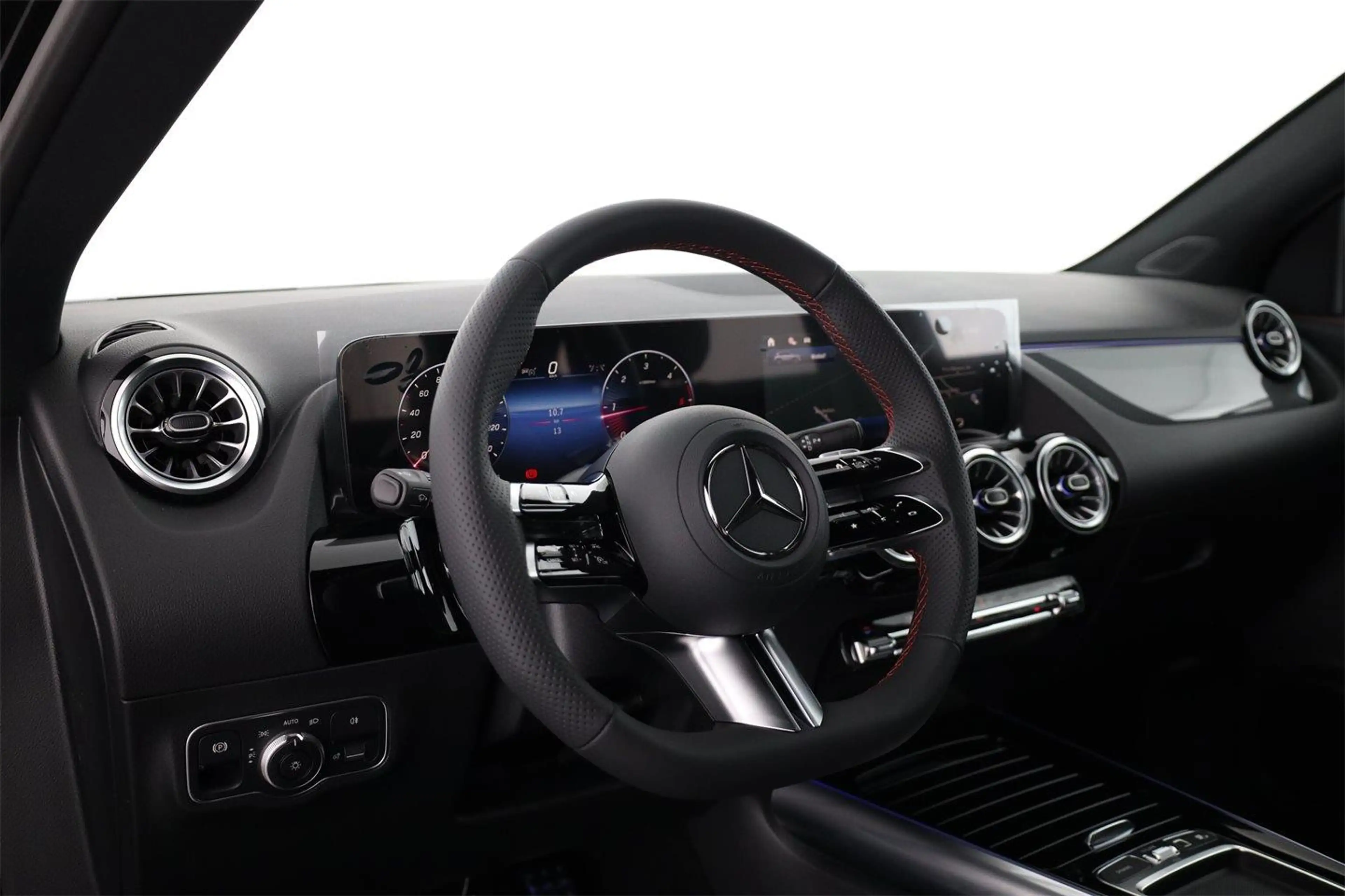 Mercedes-Benz GLA 200 d 4M Österreich-Edition AMG-Line Distronic — photo 12