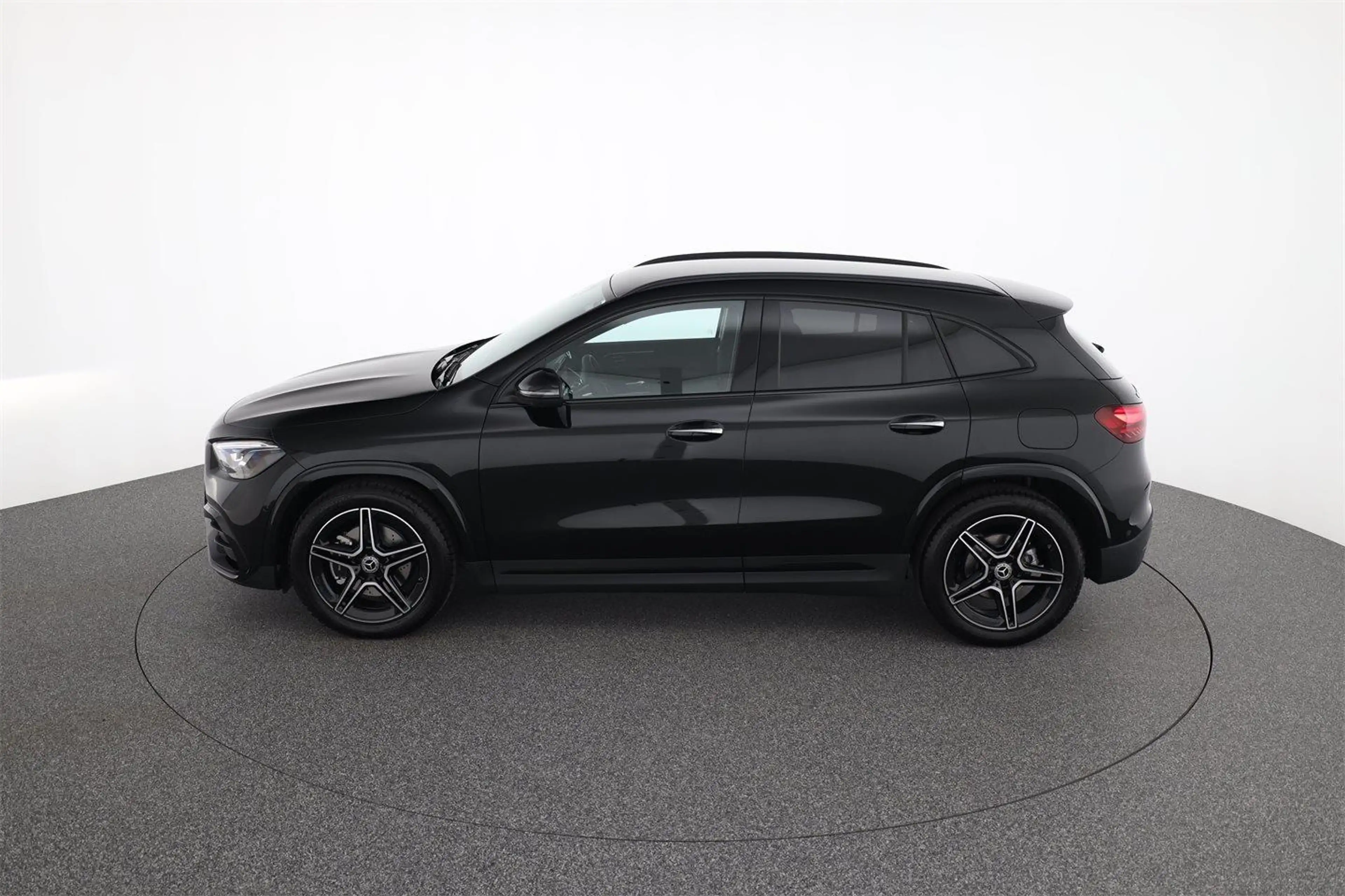 Mercedes-Benz GLA 200 d 4M Österreich-Edition AMG-Line Distronic — photo 3