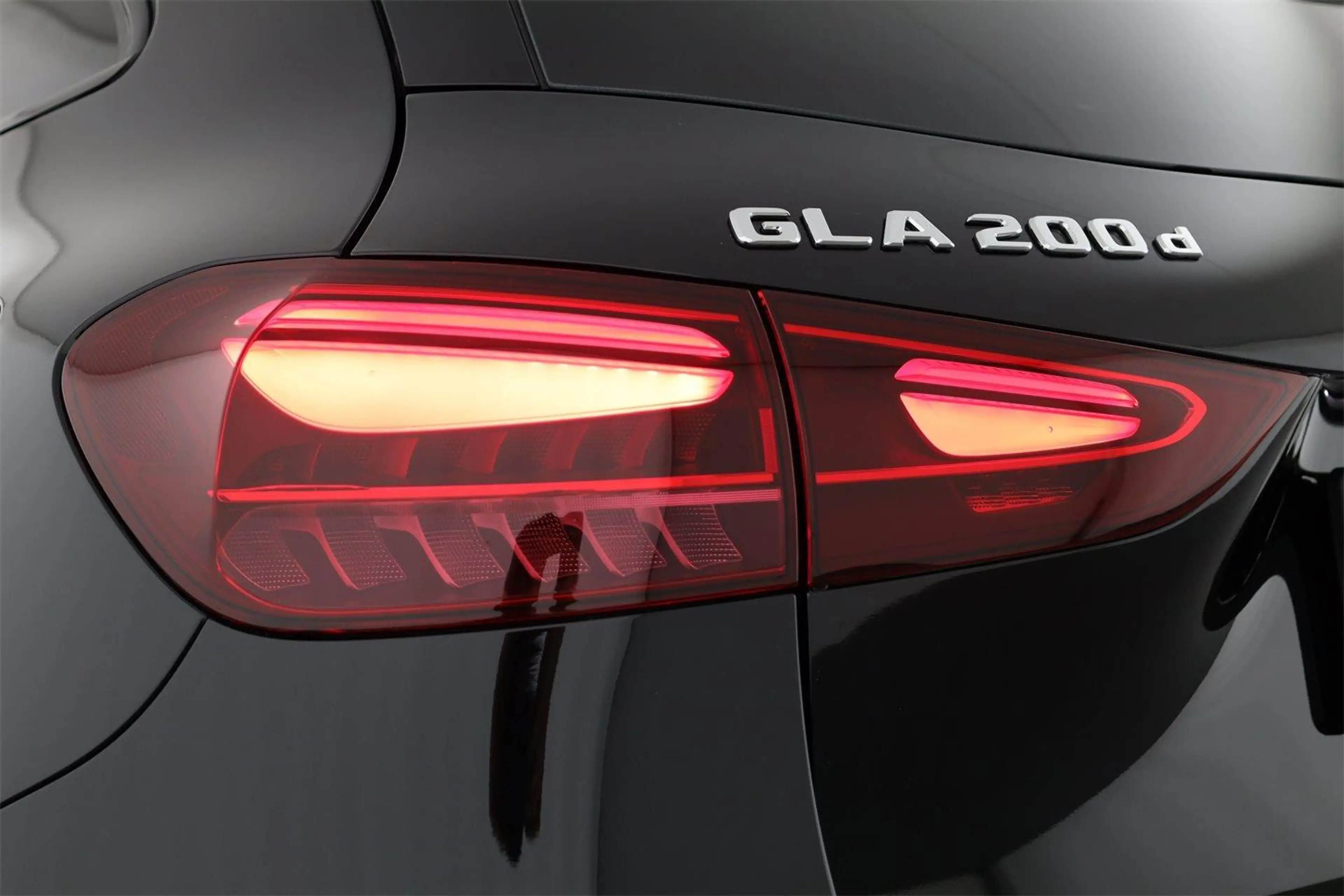 Mercedes-Benz GLA 200 d 4M Österreich-Edition AMG-Line Distronic — photo 10