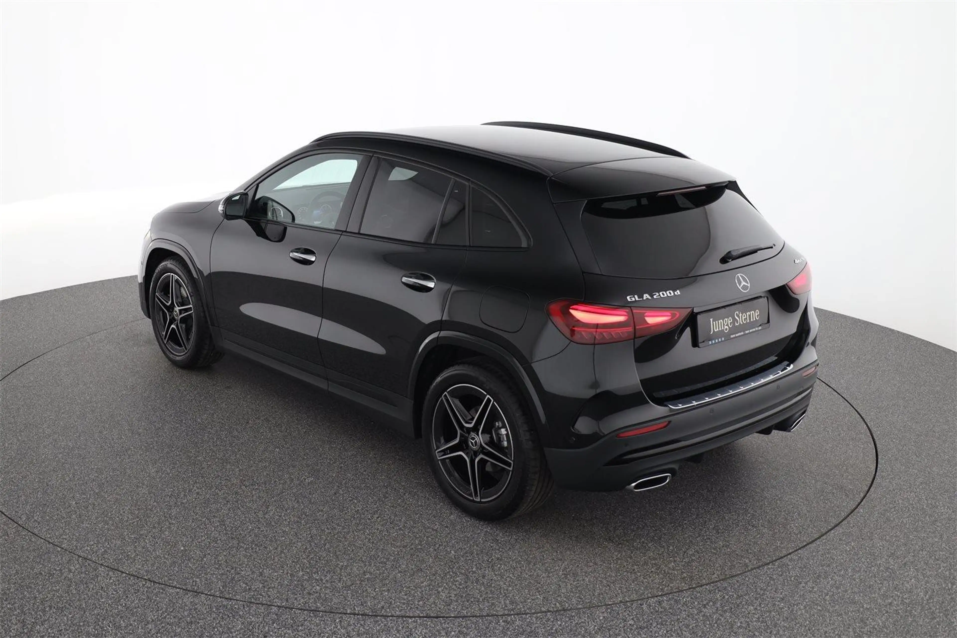 Mercedes-Benz GLA 200 d 4M Österreich-Edition AMG-Line Distronic — photo 4