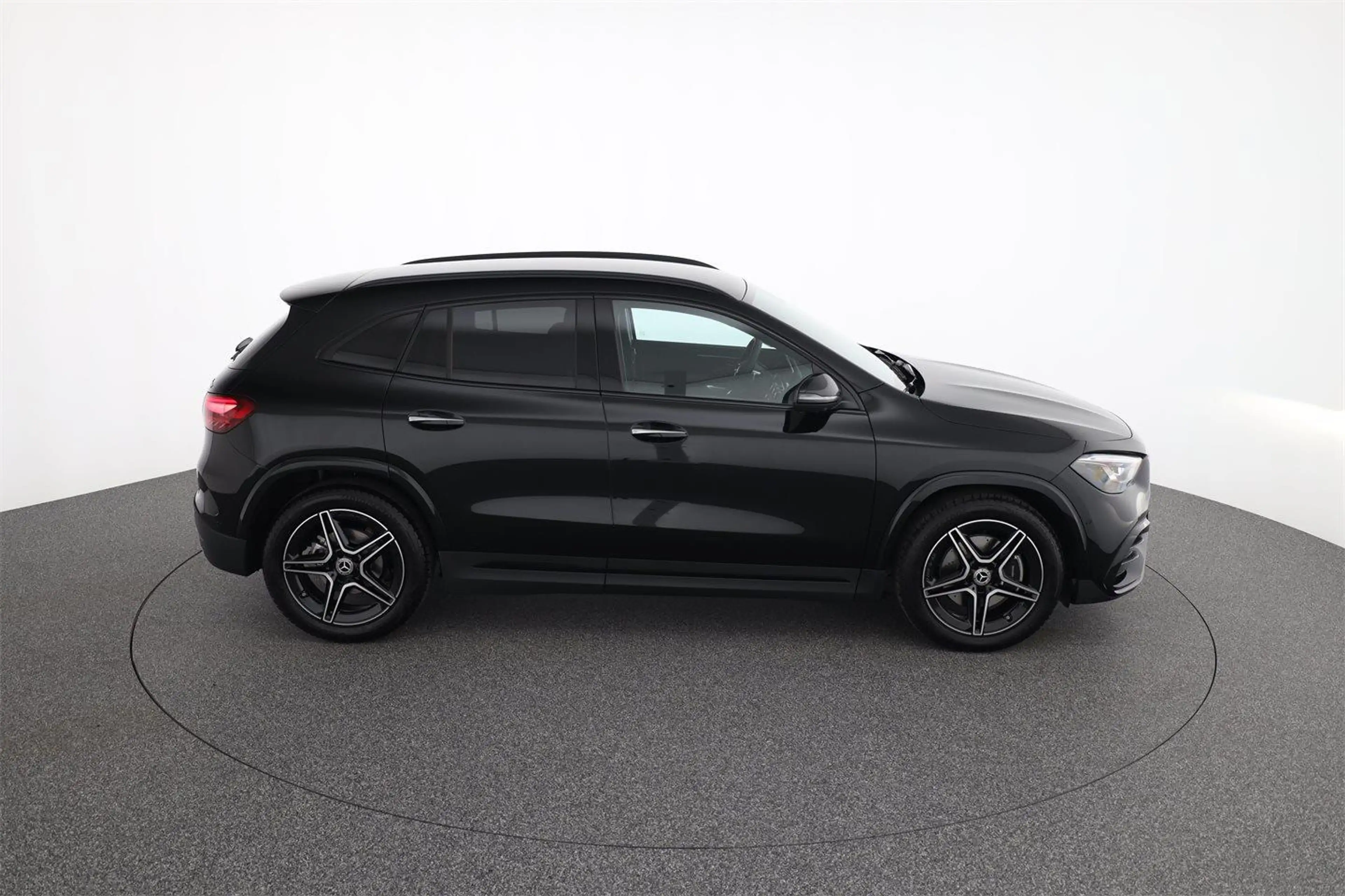 Mercedes-Benz GLA 200 d 4M Österreich-Edition AMG-Line Distronic — photo 6